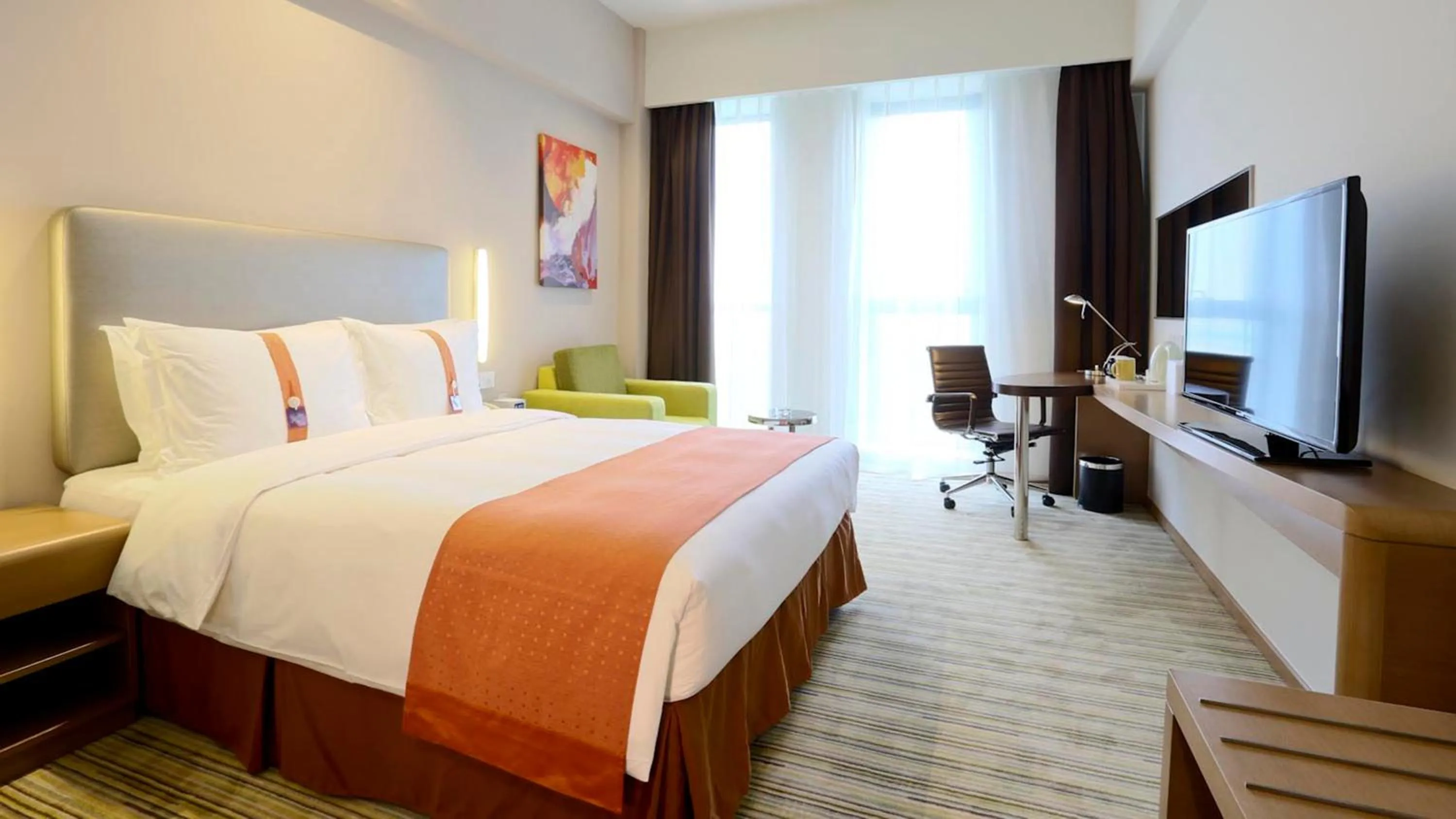 Photo of the whole room, Bed in Holiday Inn Express Shanghai Gongkang by IHG