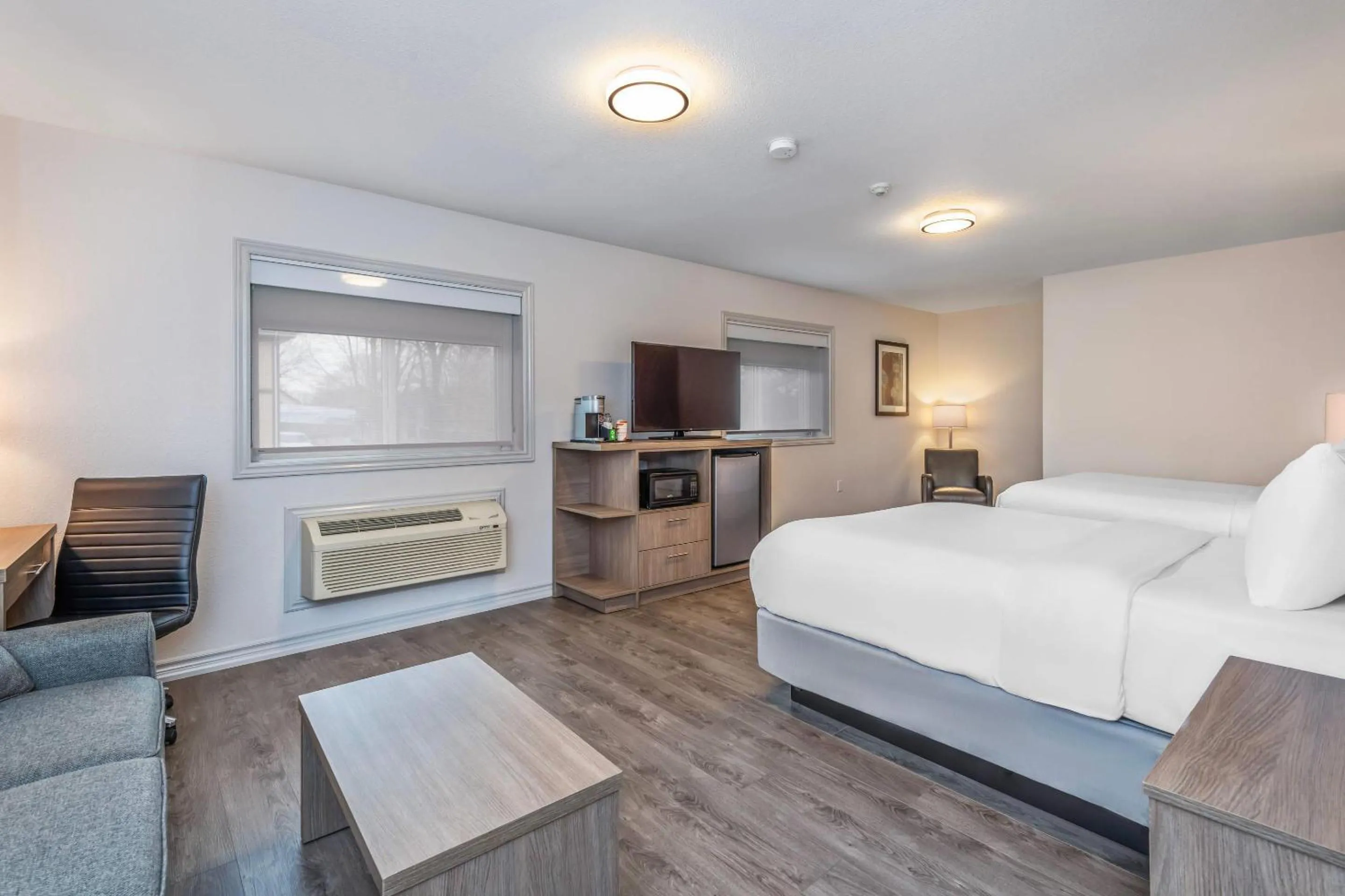 Bedroom, Bed in Comfort Inn & Suites Thousand Islands Harbour District