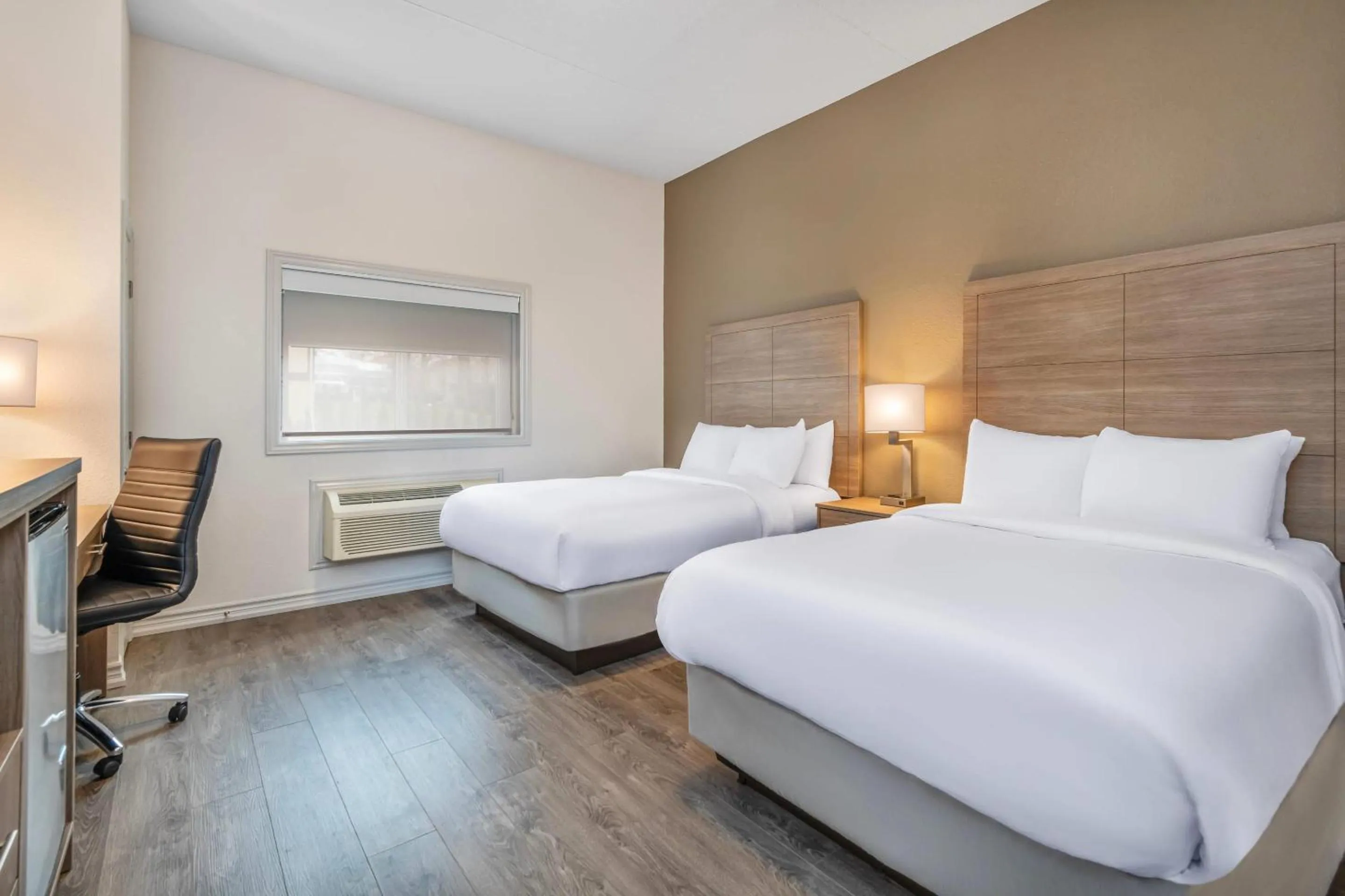 Bedroom, Bed in Comfort Inn & Suites Thousand Islands Harbour District