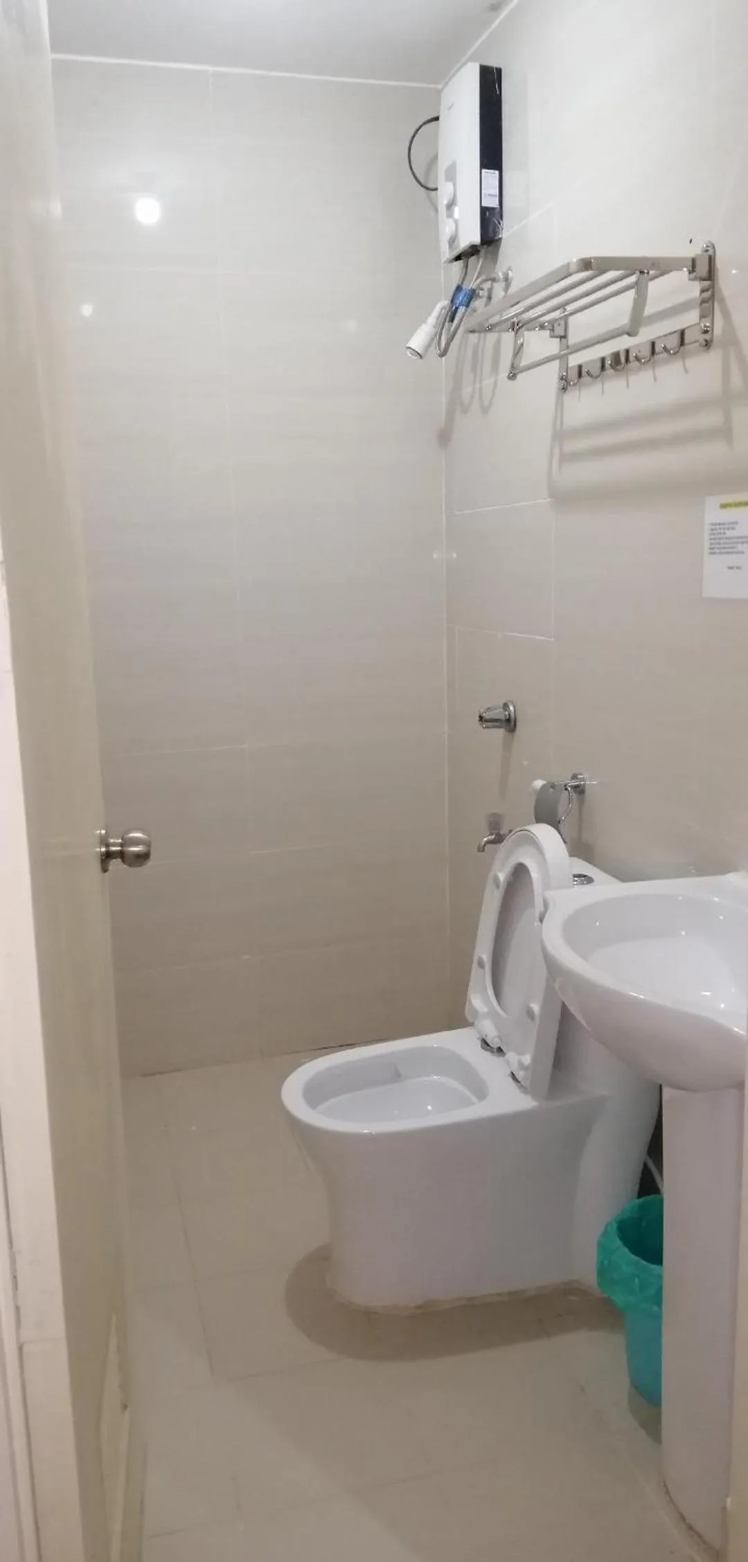 Shower in Meaco Royal Hotel - Biñan Laguna