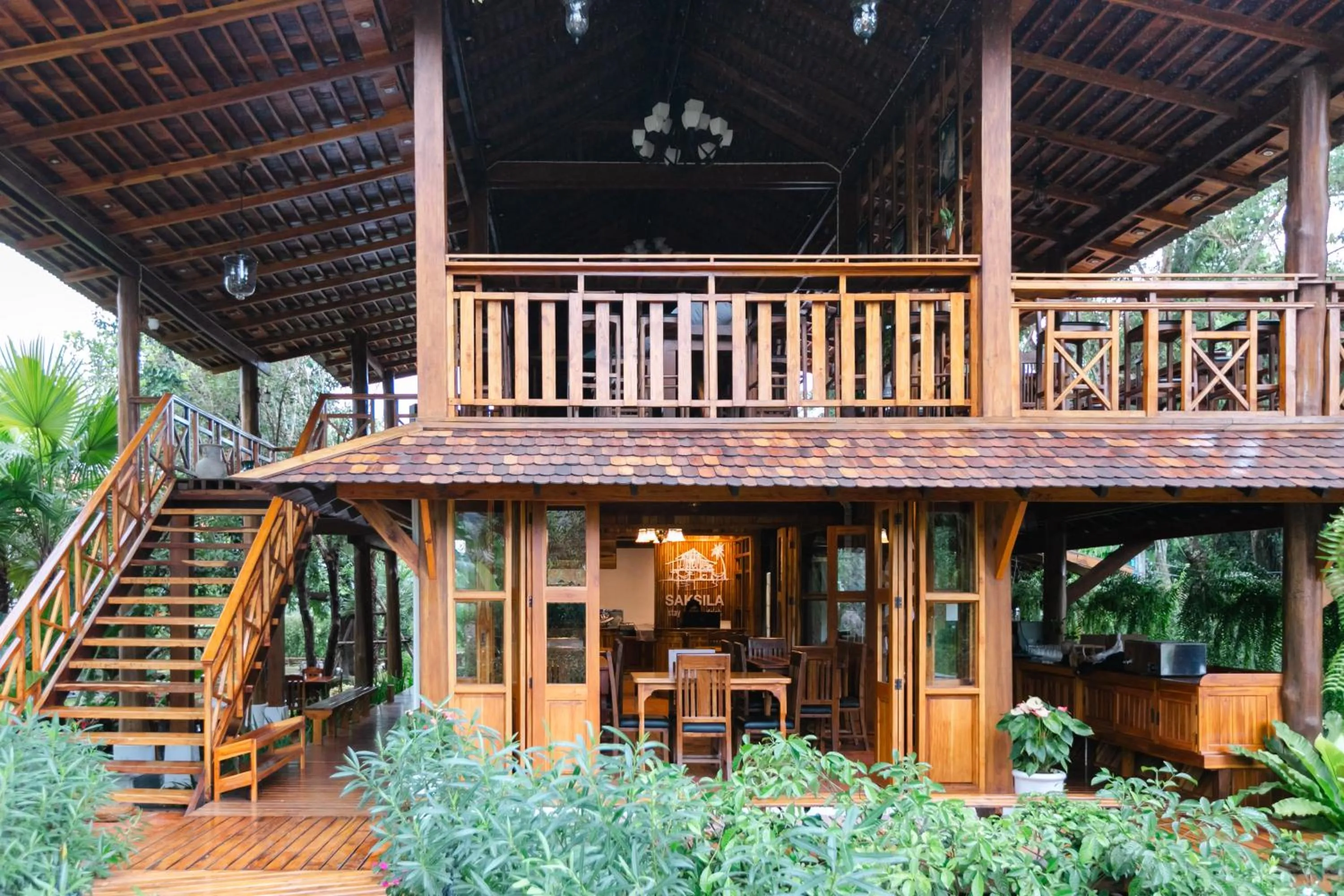 Restaurant/places to eat in Saksila Resort