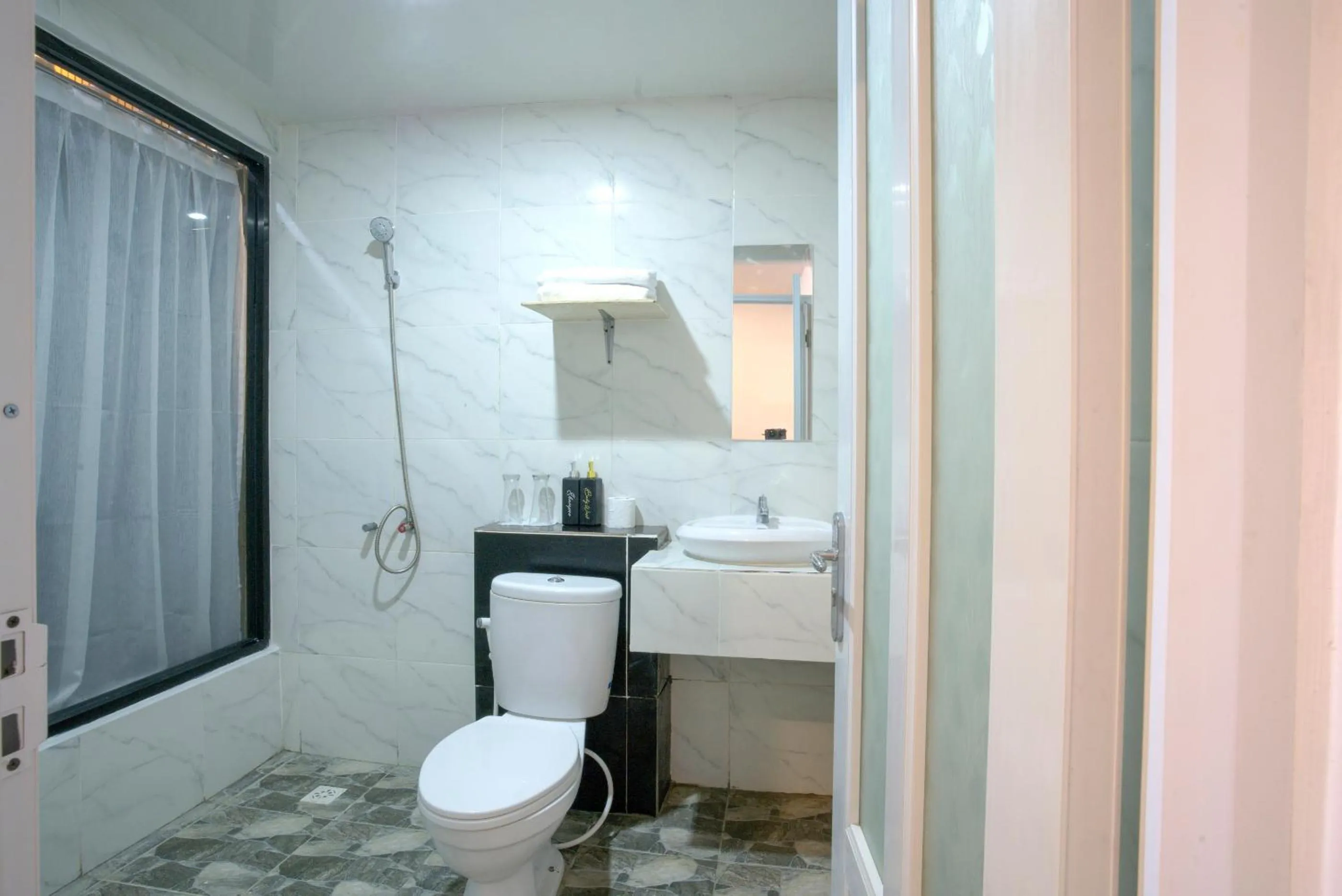 Shower in Tabitha Tunak Resort