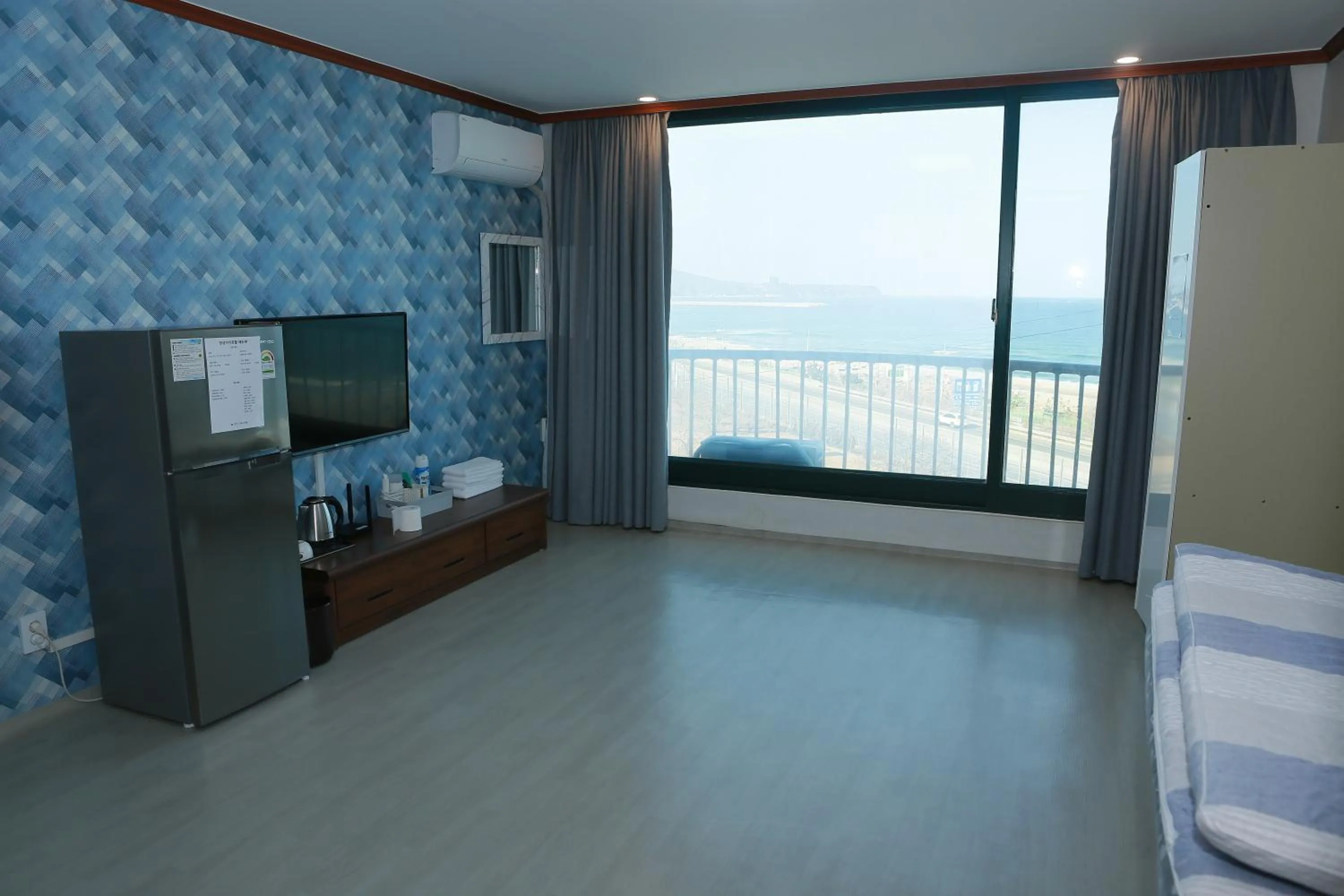 Bed in Mangsang Beach Pension