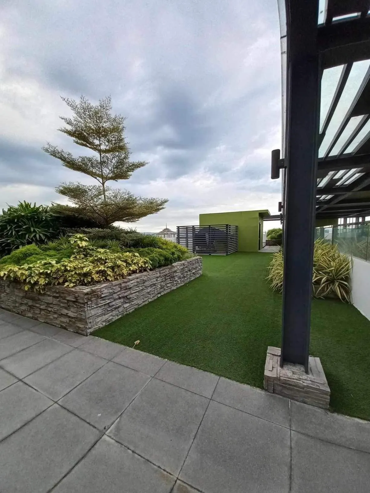 6F Balcony View Studio Mesatierra Garden Residences