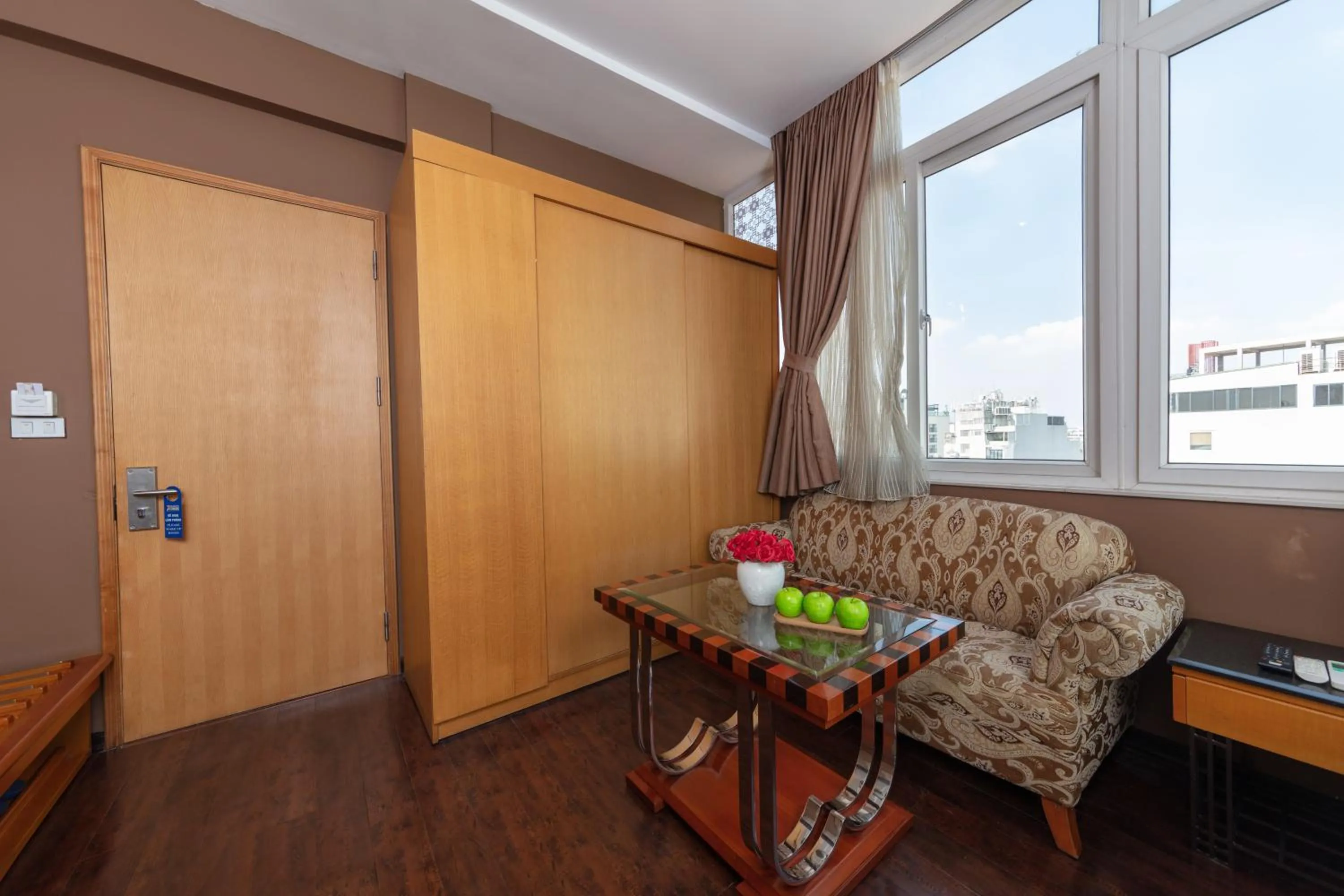 Seating area in Golden Sunshine Villa Hotel and Travel