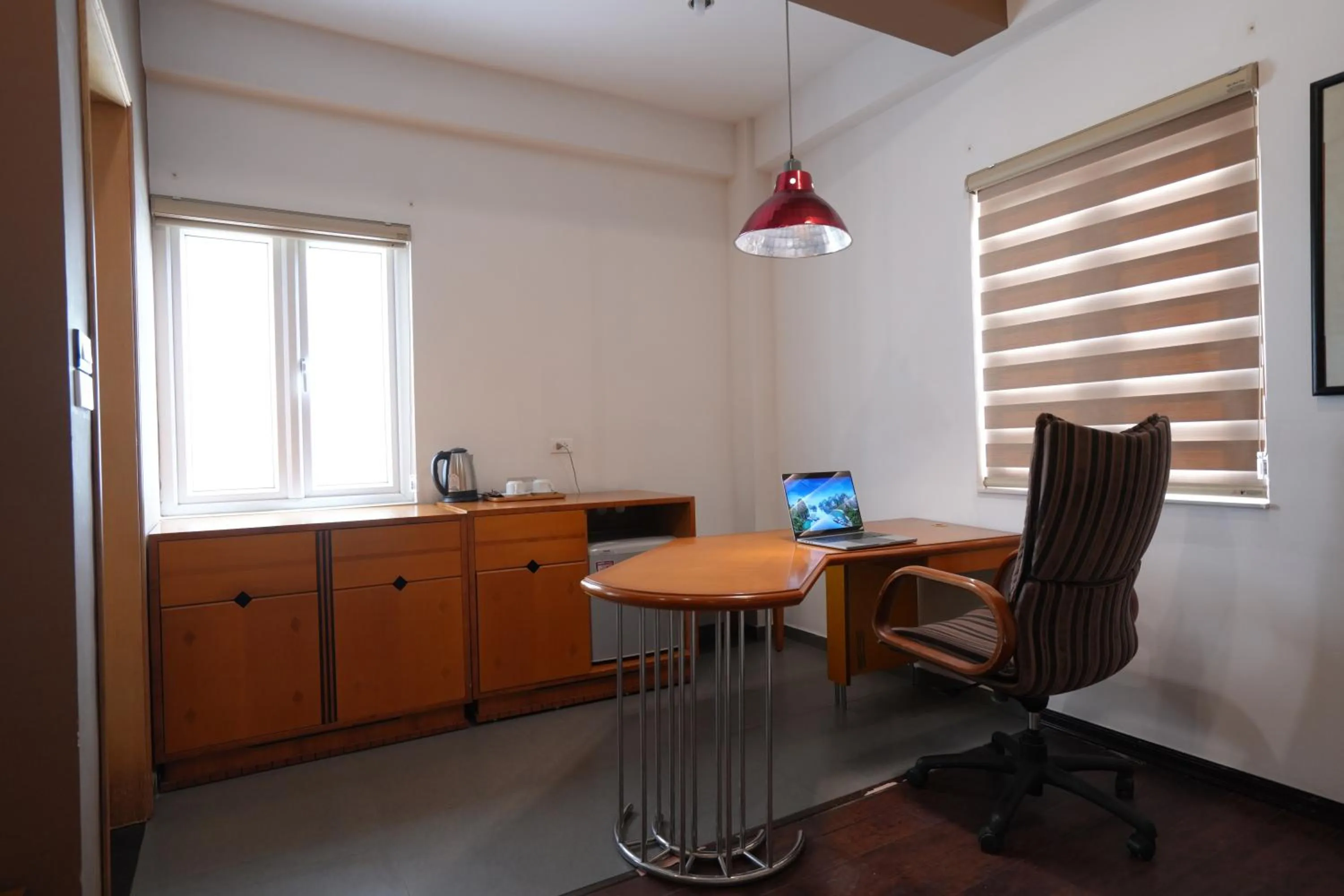 Kitchen or kitchenette in Golden Sunshine Villa Hotel and Travel