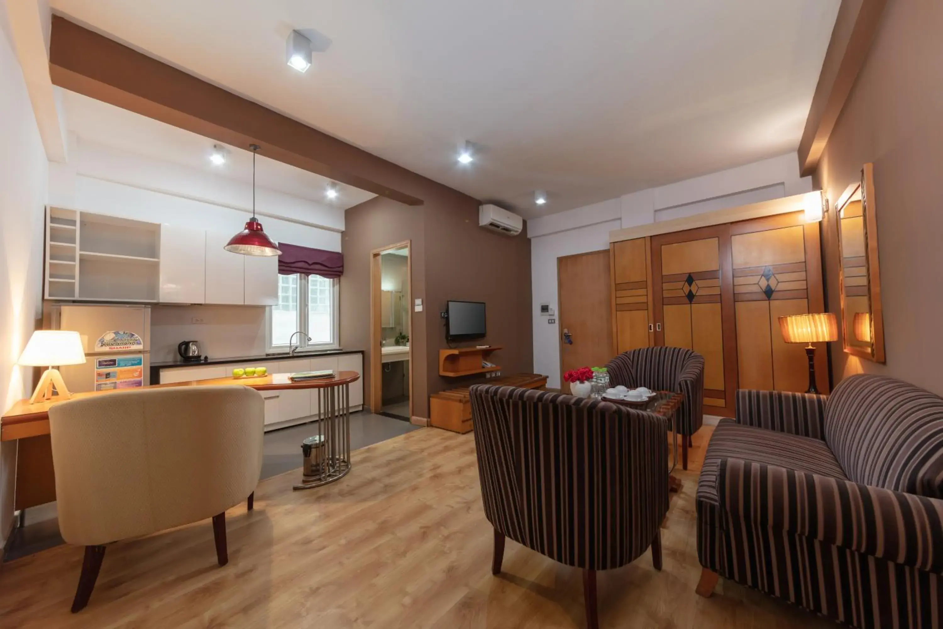 Two-Bedroom Apartment in Golden Sunshine Villa Hotel and Travel Two-Bedroom Apartment in Golden Sunshine Villa Hotel and Travel