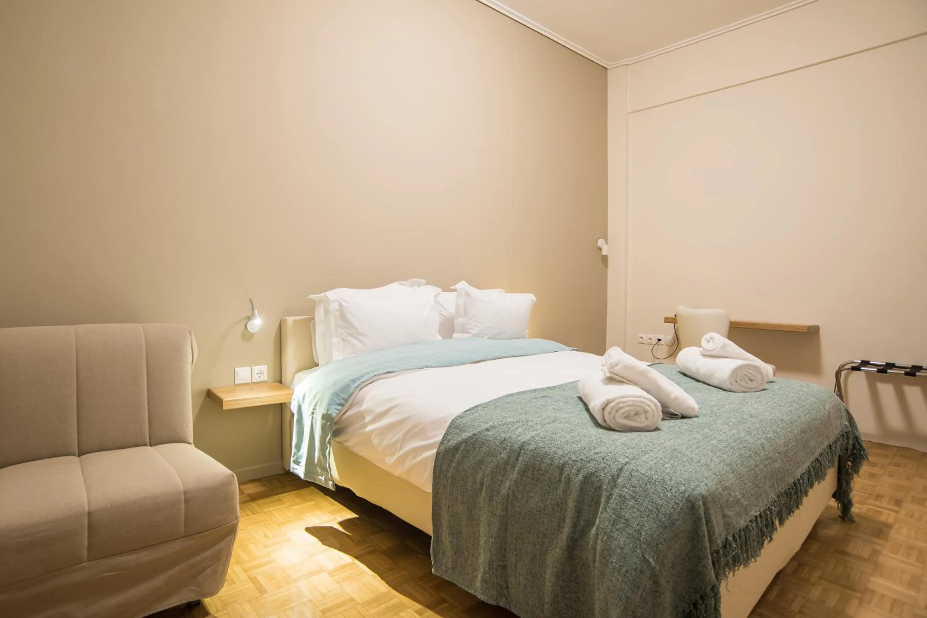 Photo of the whole room, Bed in V Hotel Delphi