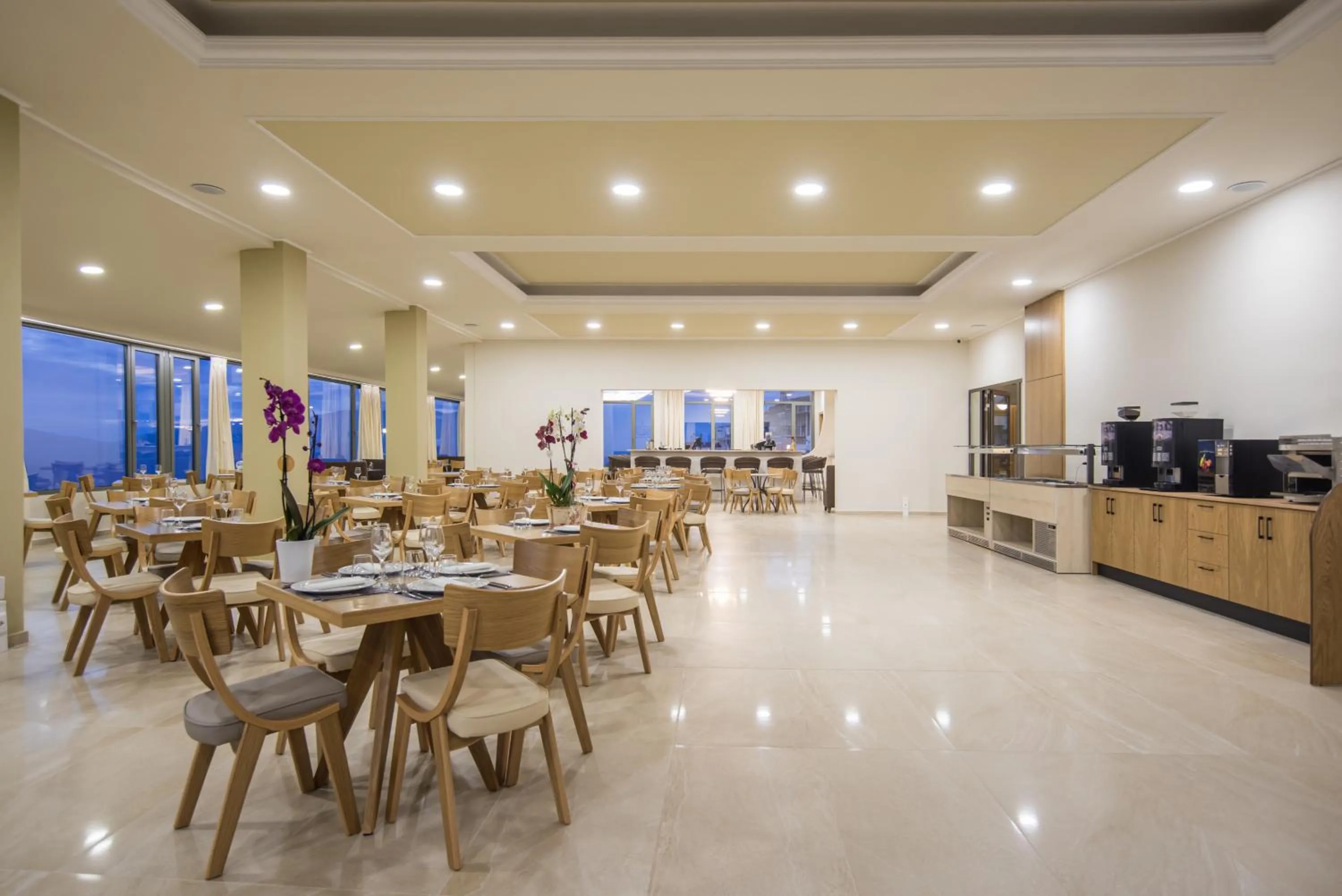 Restaurant/places to eat in V Hotel Delphi