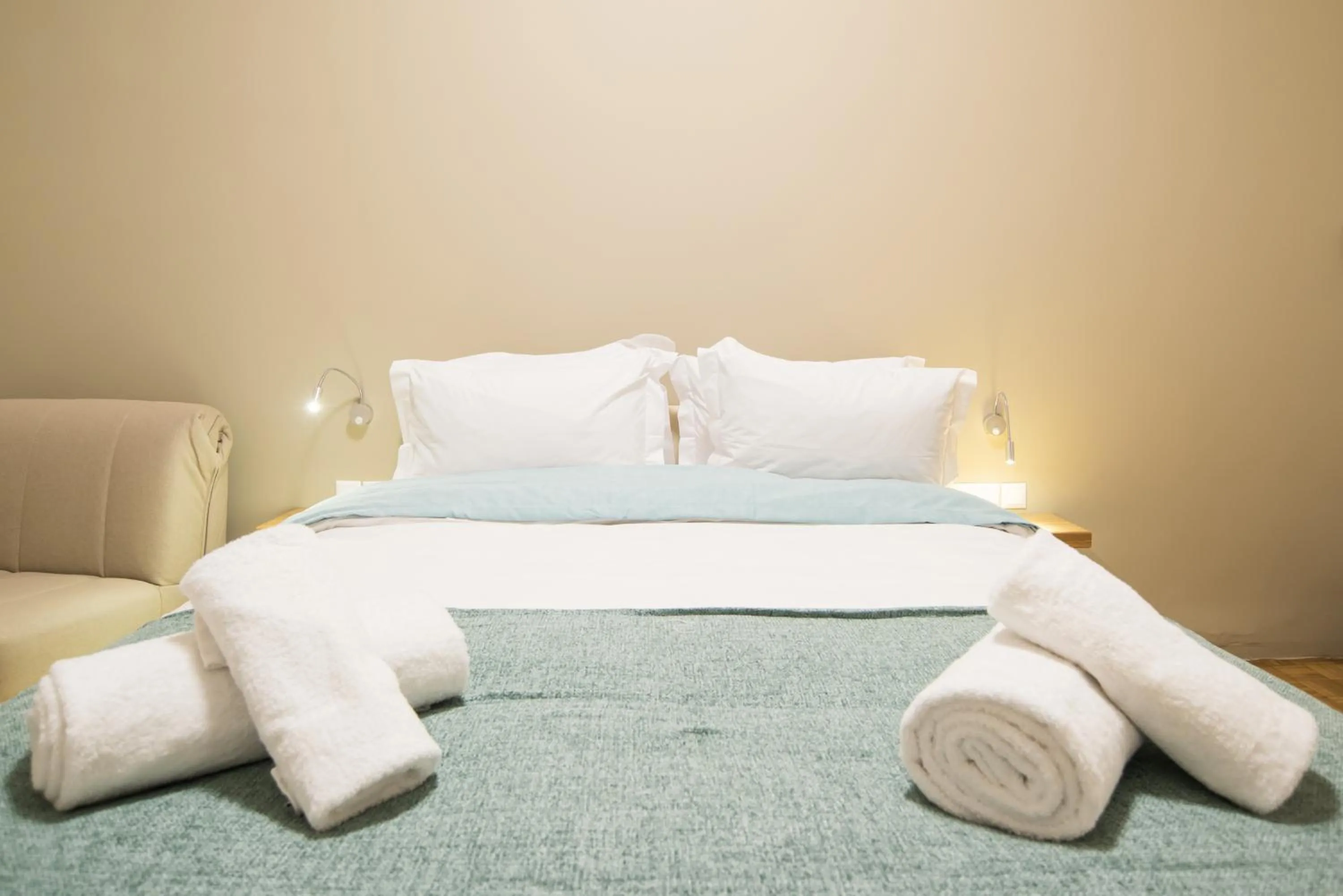 Bed in V Hotel Delphi