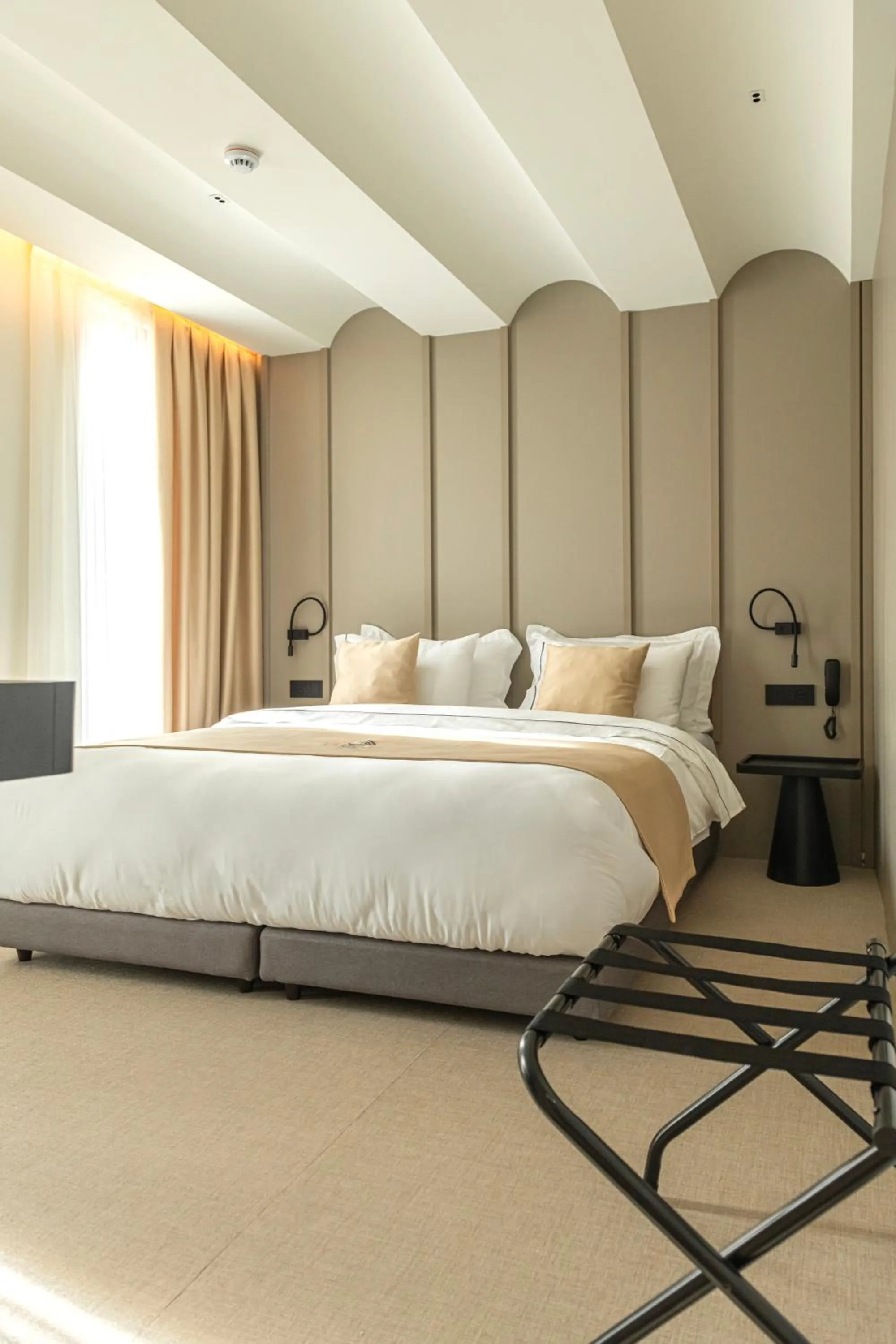 Bed in Central Inn Hotel