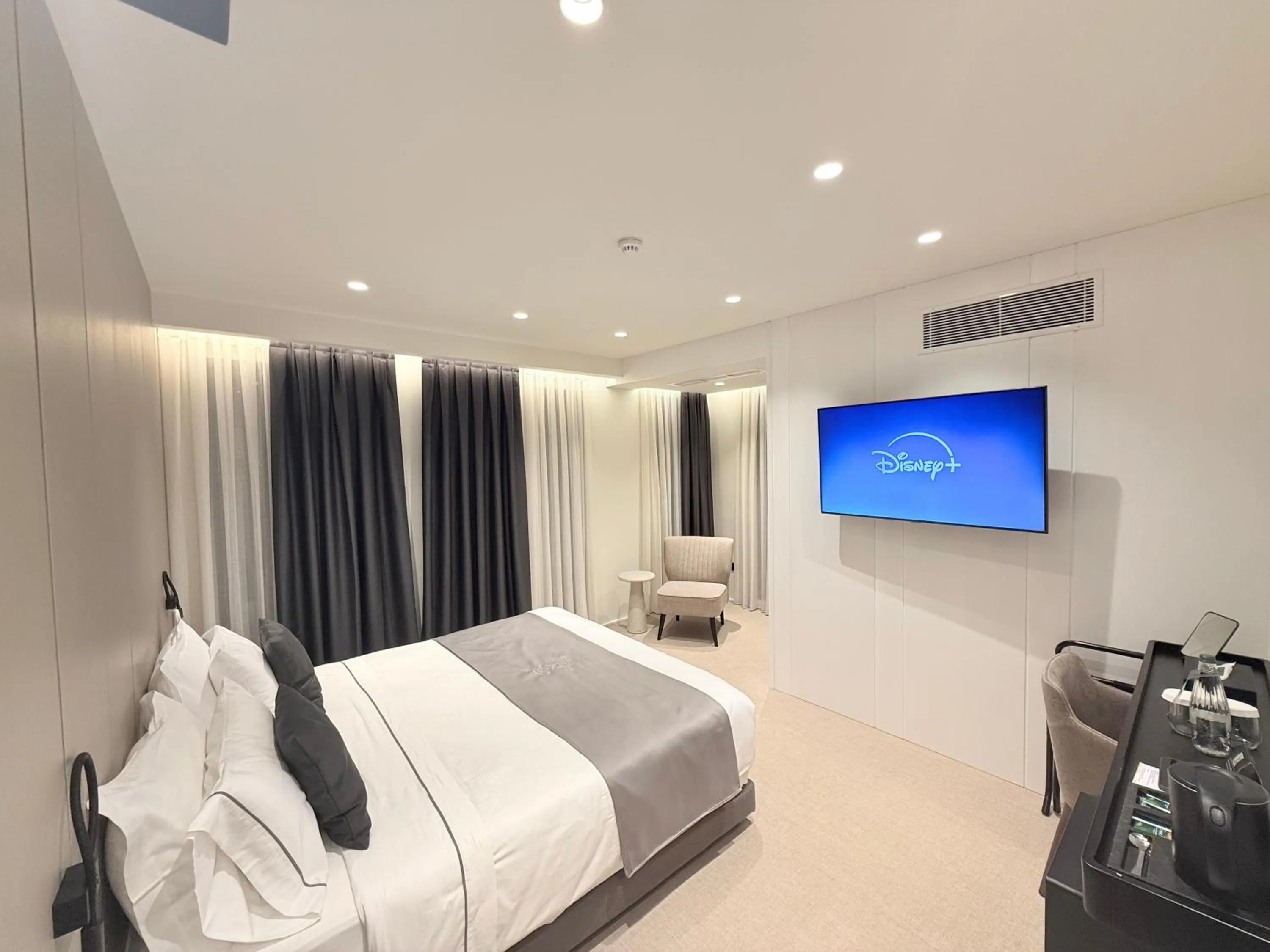 Bed in Central Inn Hotel