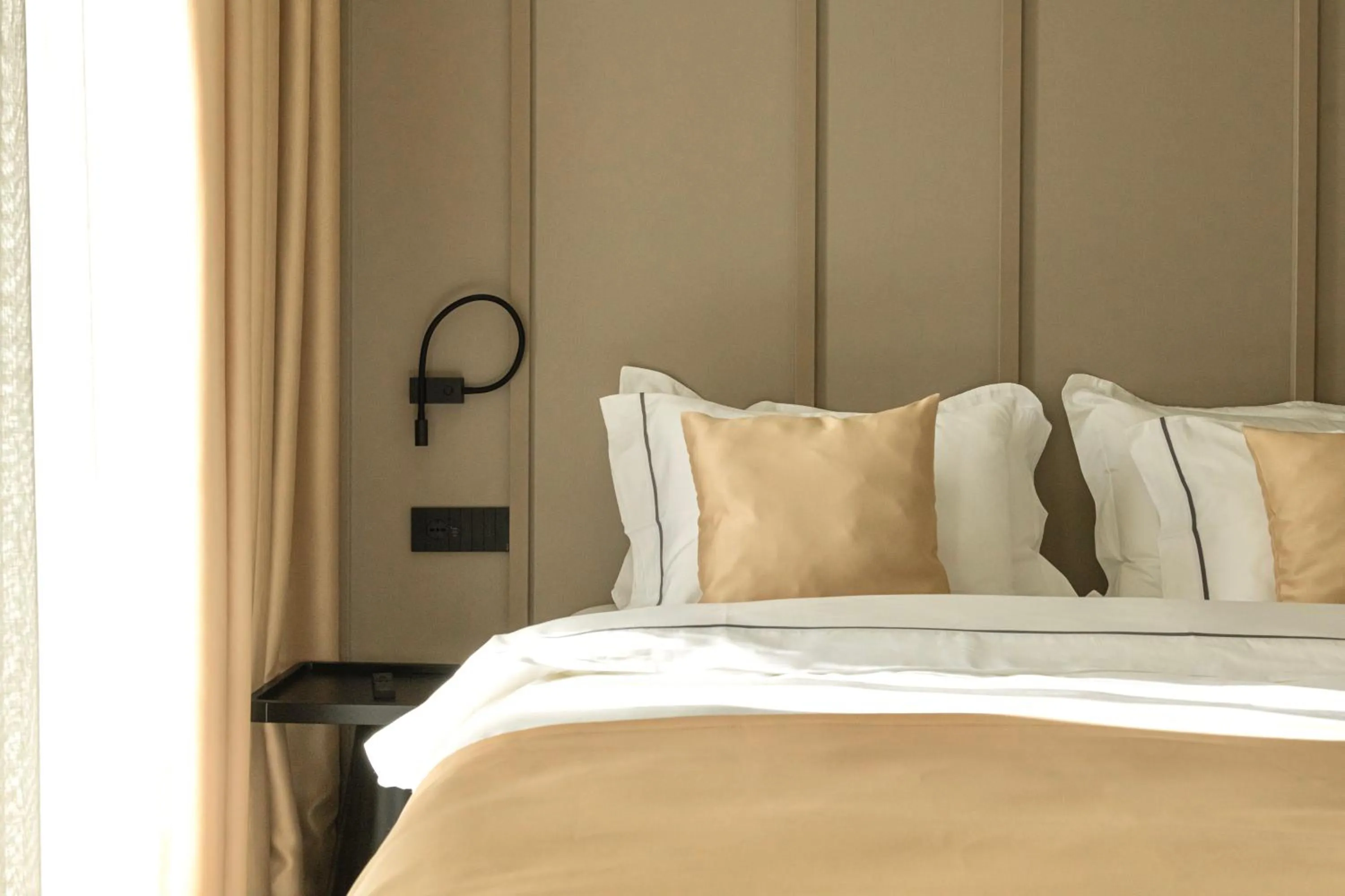 Bed in Central Inn Hotel