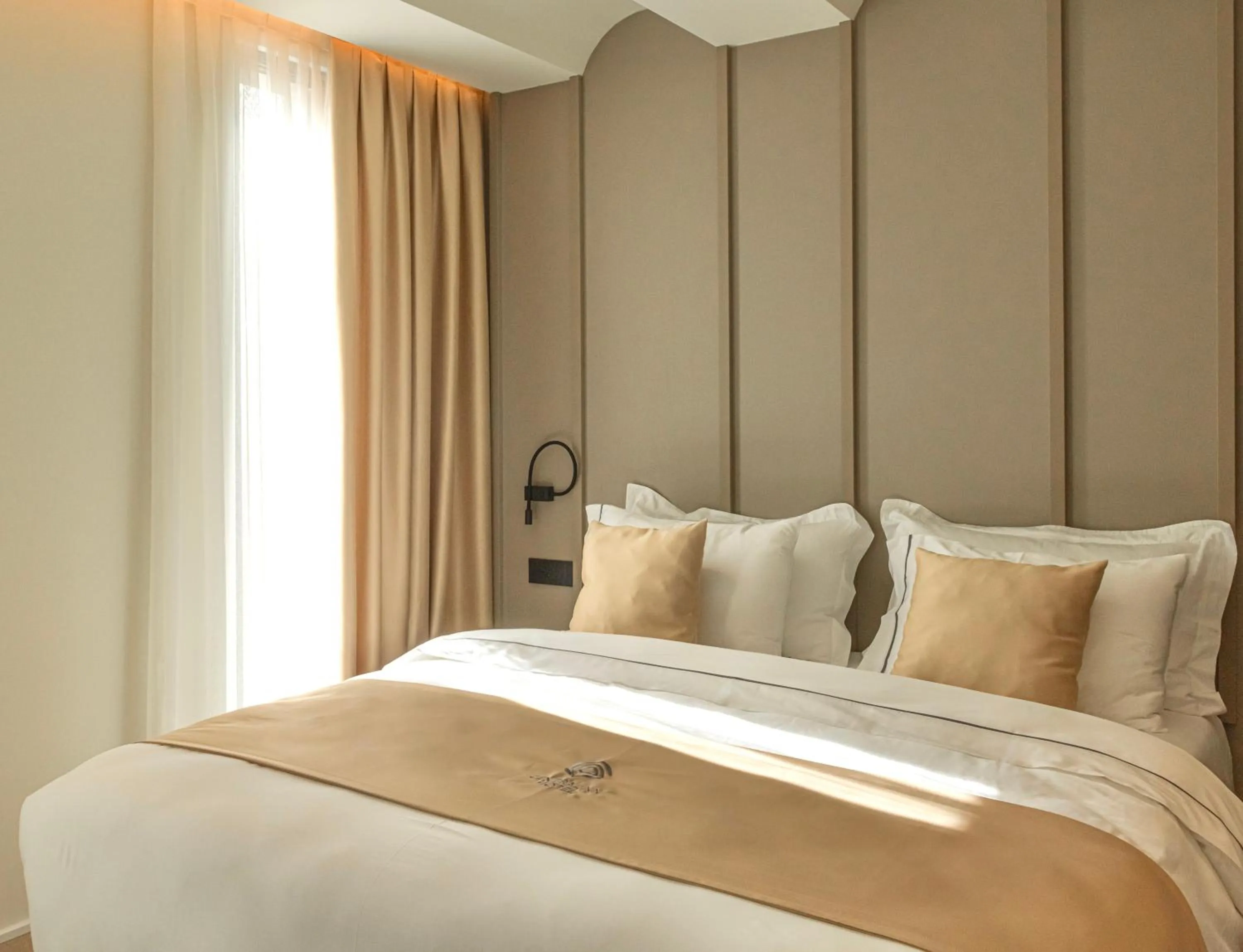 Bed in Central Inn Hotel