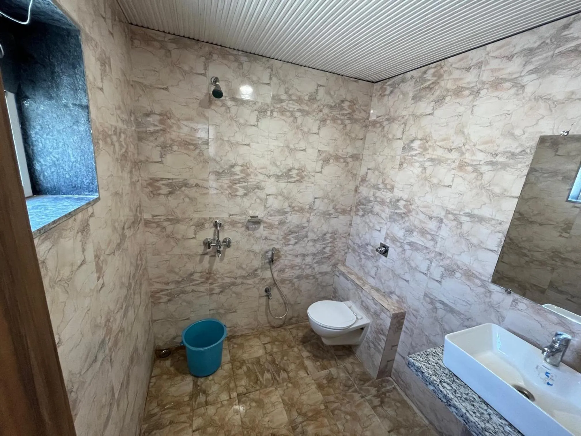 Shower in Hotel Pratap Heights