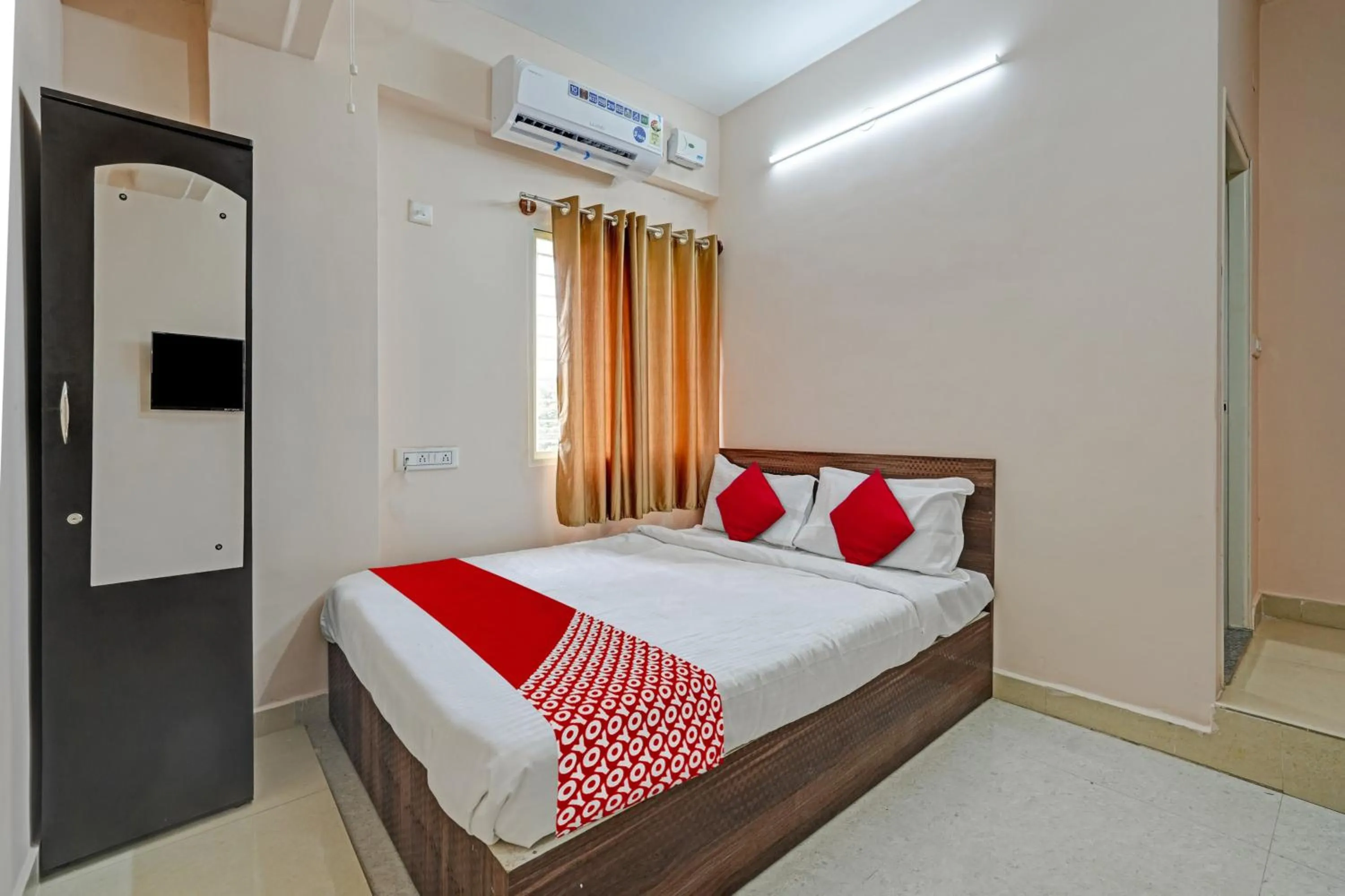 Bedroom, Bed in Hotel O Sri Ranga Boarding & Lodging