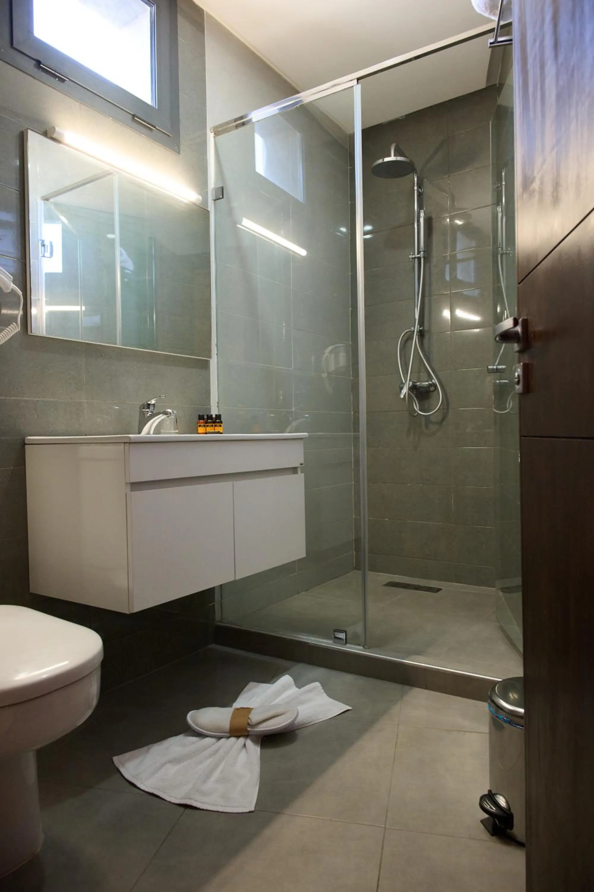 Shower in Fourteen Hotel Ain Sebaa