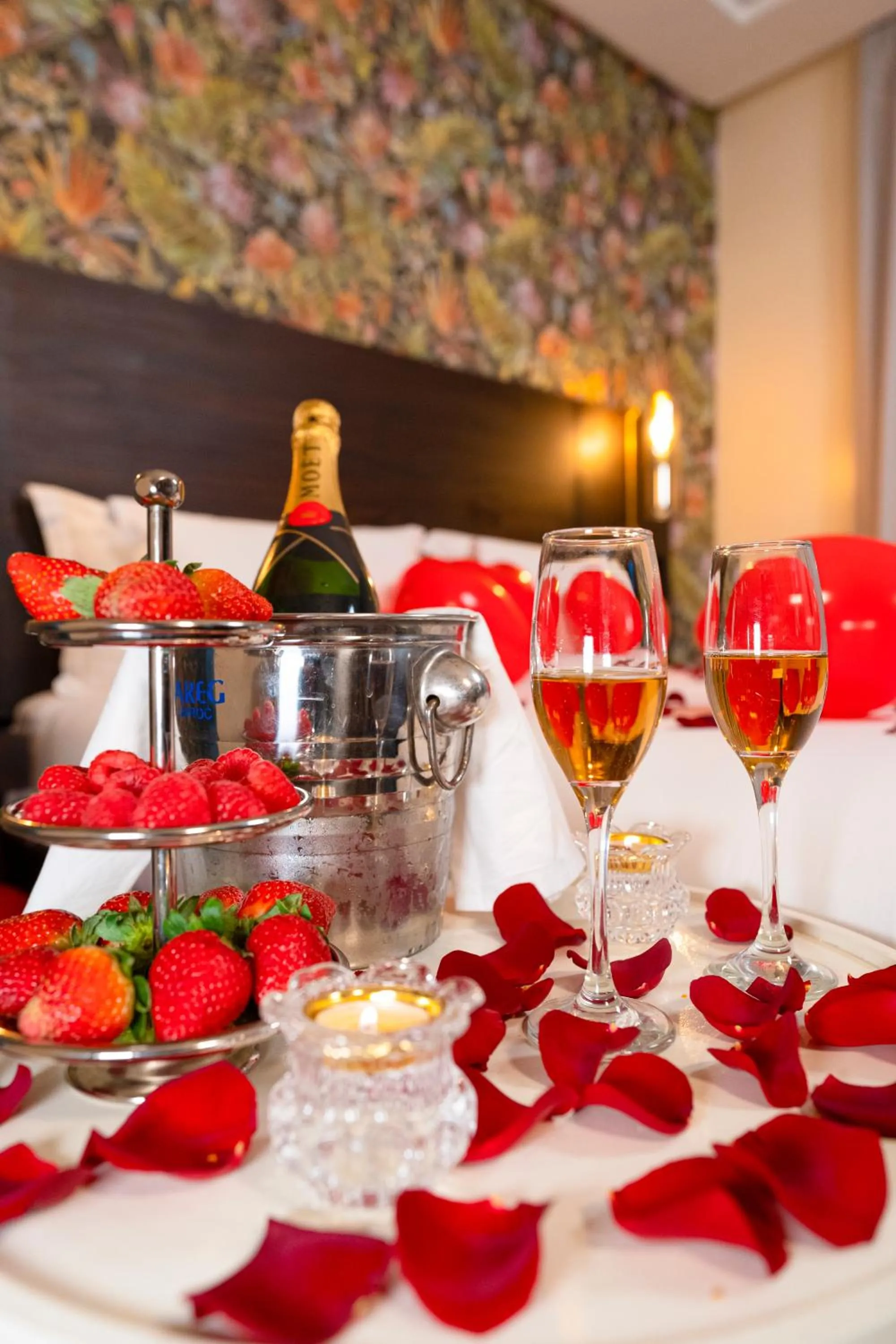 Food and drinks in Fourteen Hotel Ain Sebaa