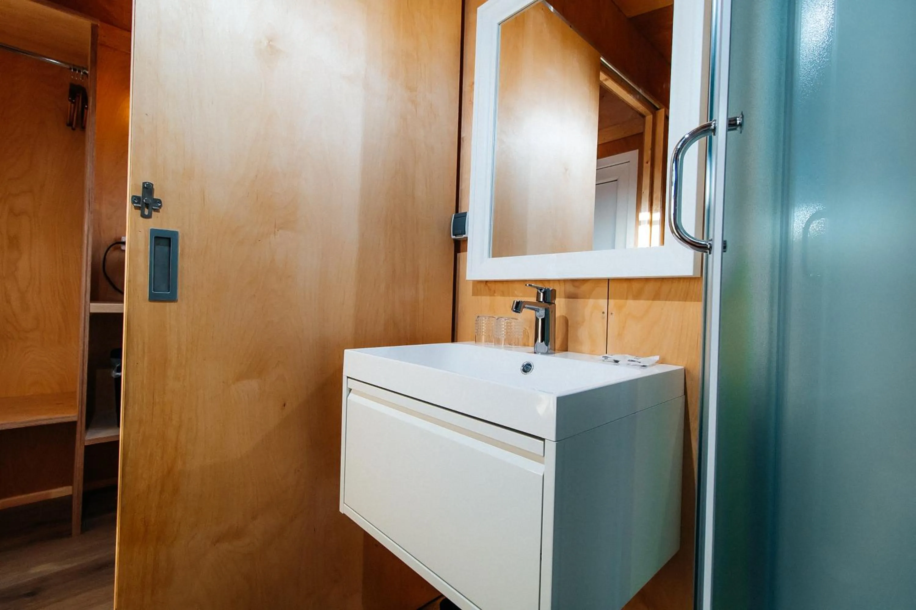 Toilet in Aurora Igloo South