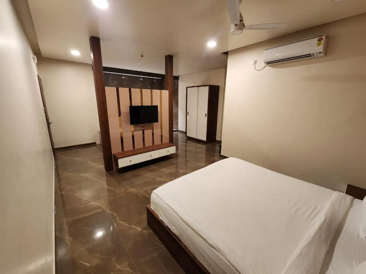 Bed in Hotel The Mint Nanded