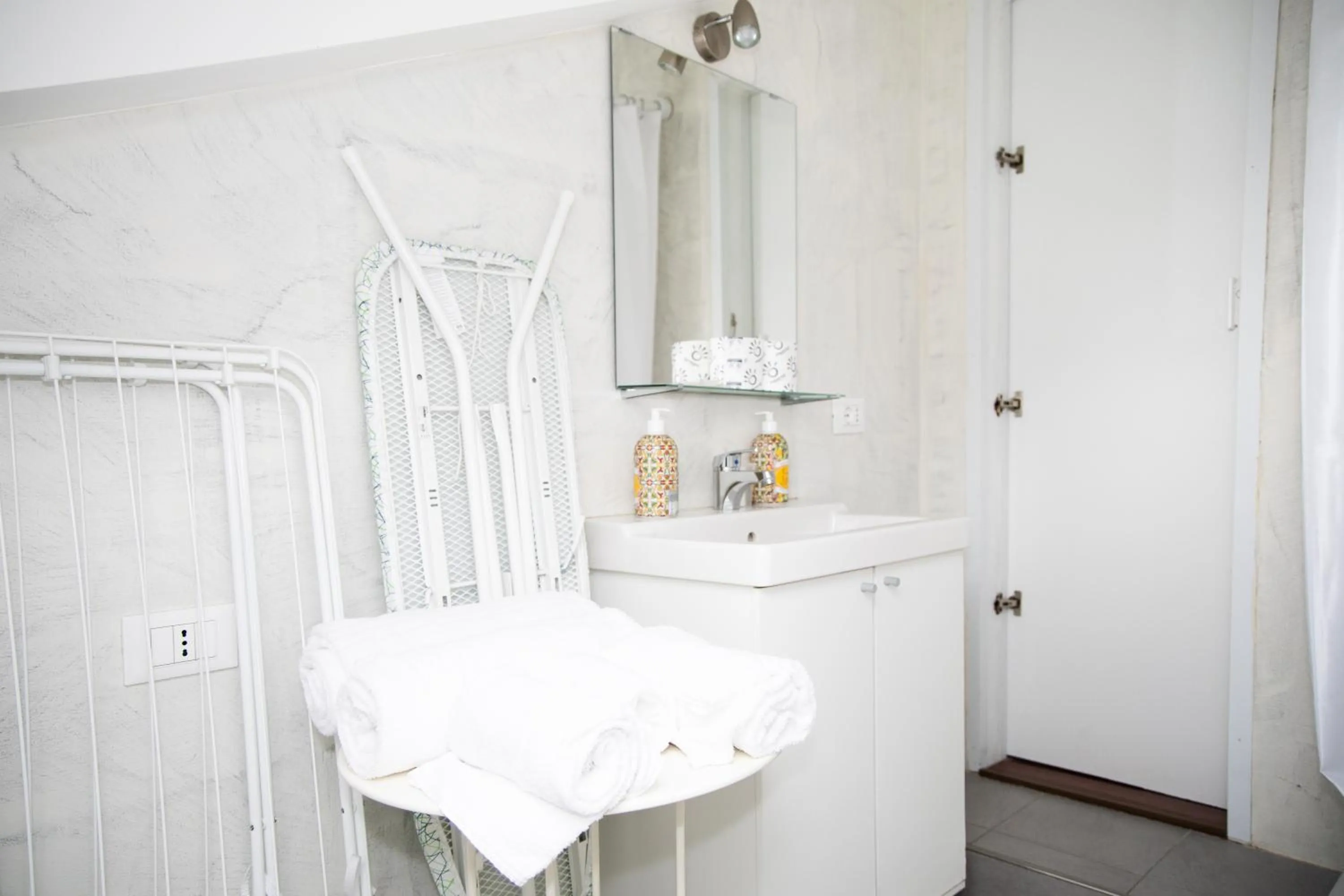 Shower in Hosting Dreams Attics - Duomo