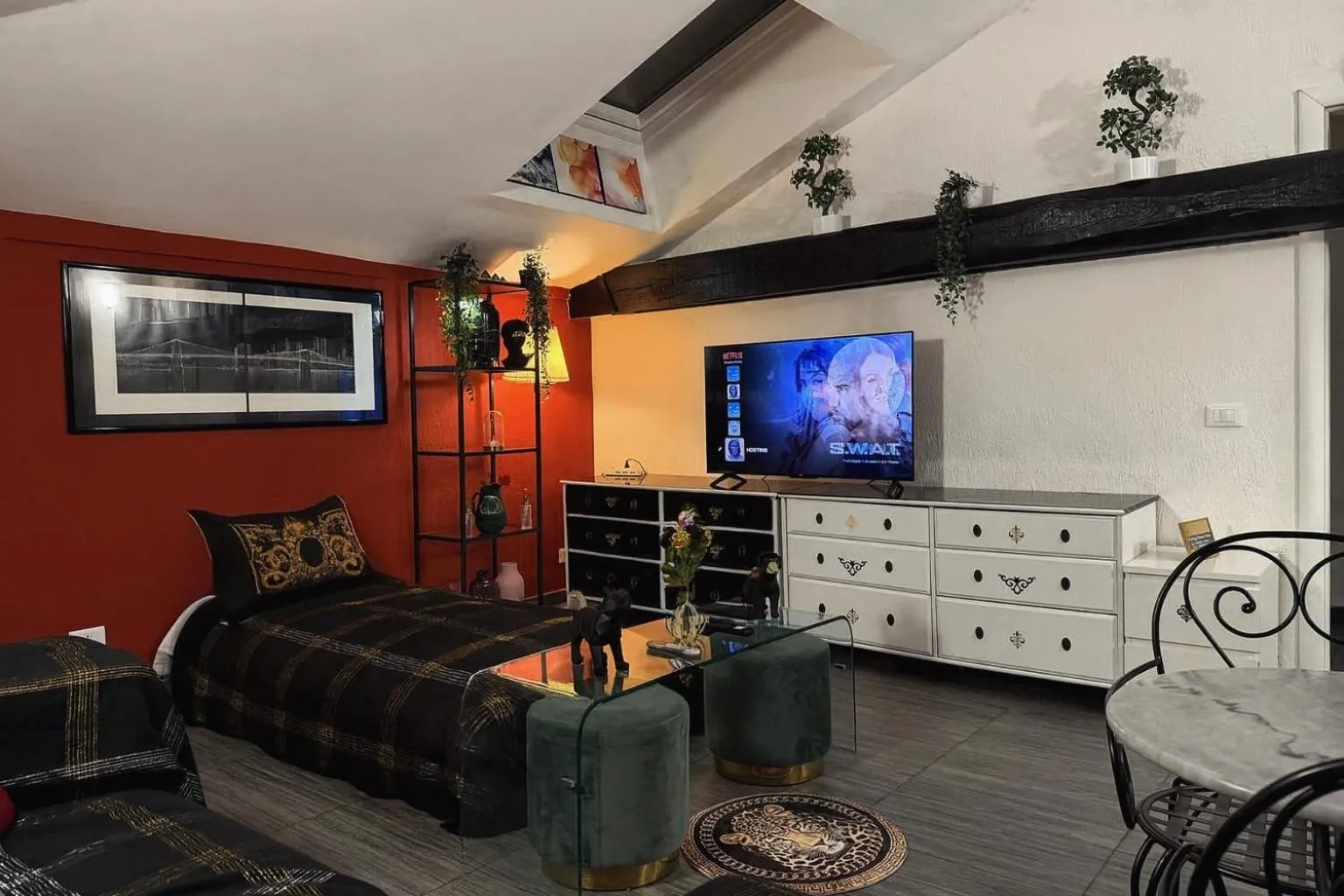 Communal lounge/ TV room in Hosting Dreams Attics - Duomo