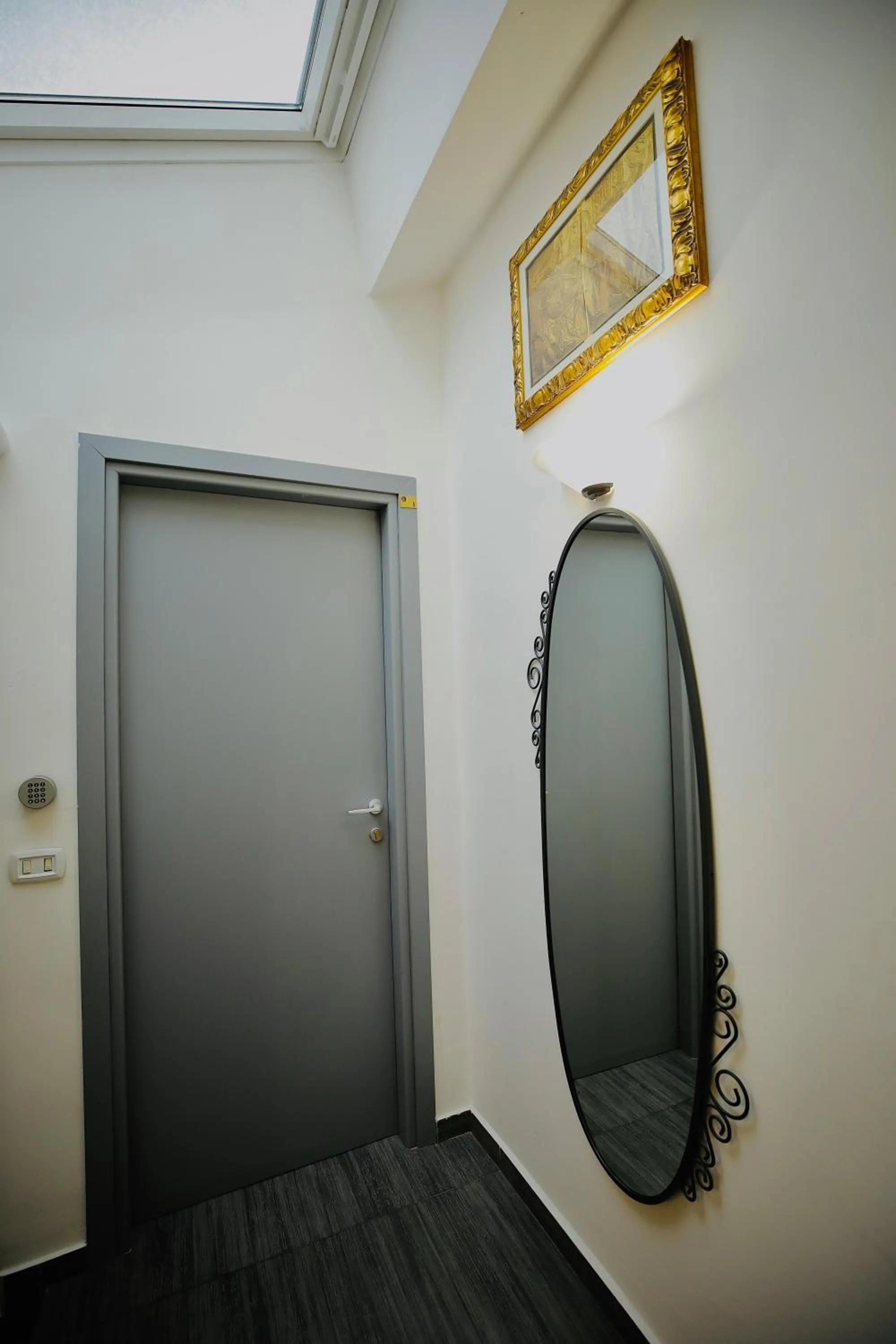 Decorative detail in Hosting Dreams Attics - Duomo