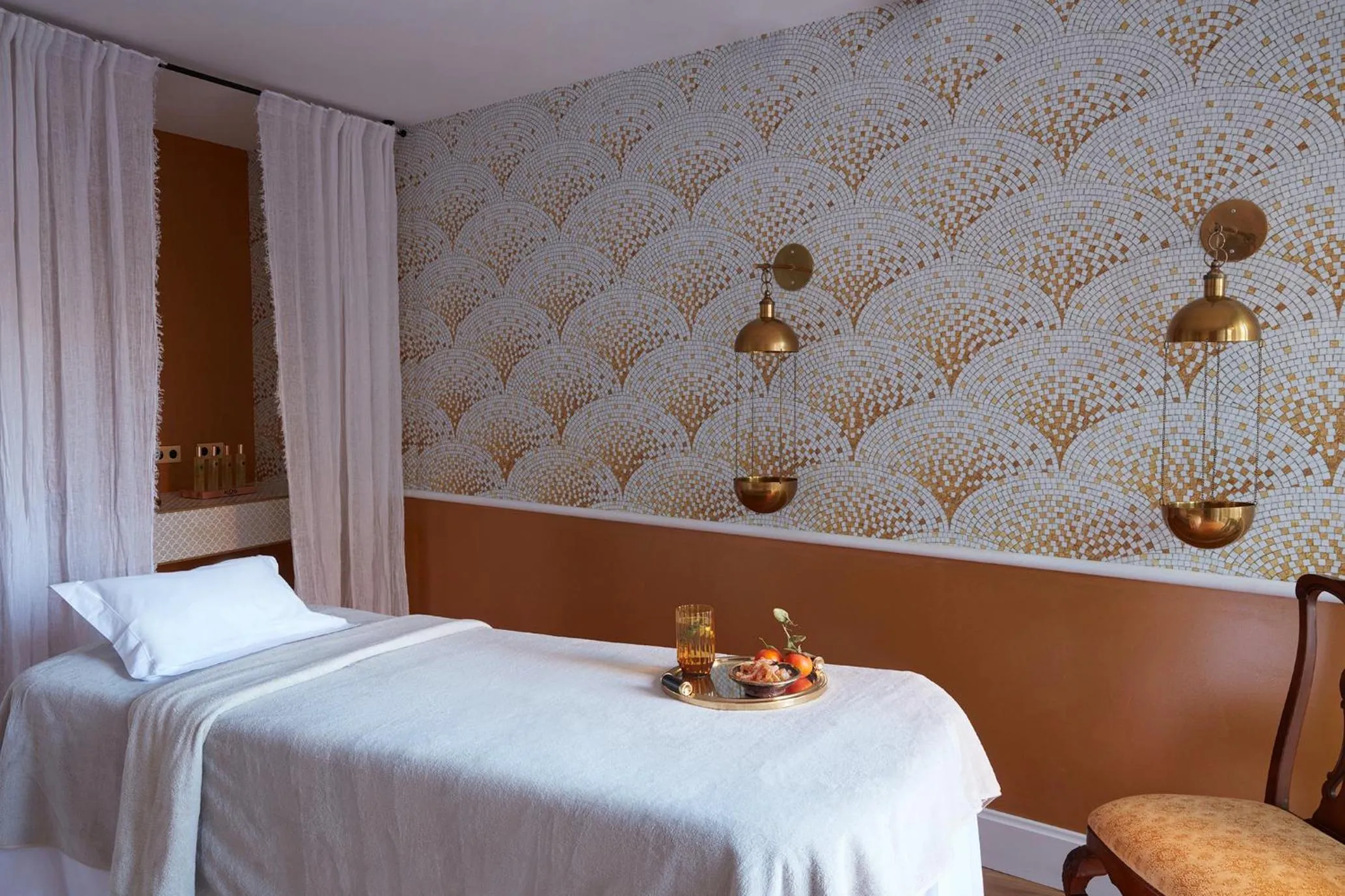 Property building, Bed in Château de Théoule