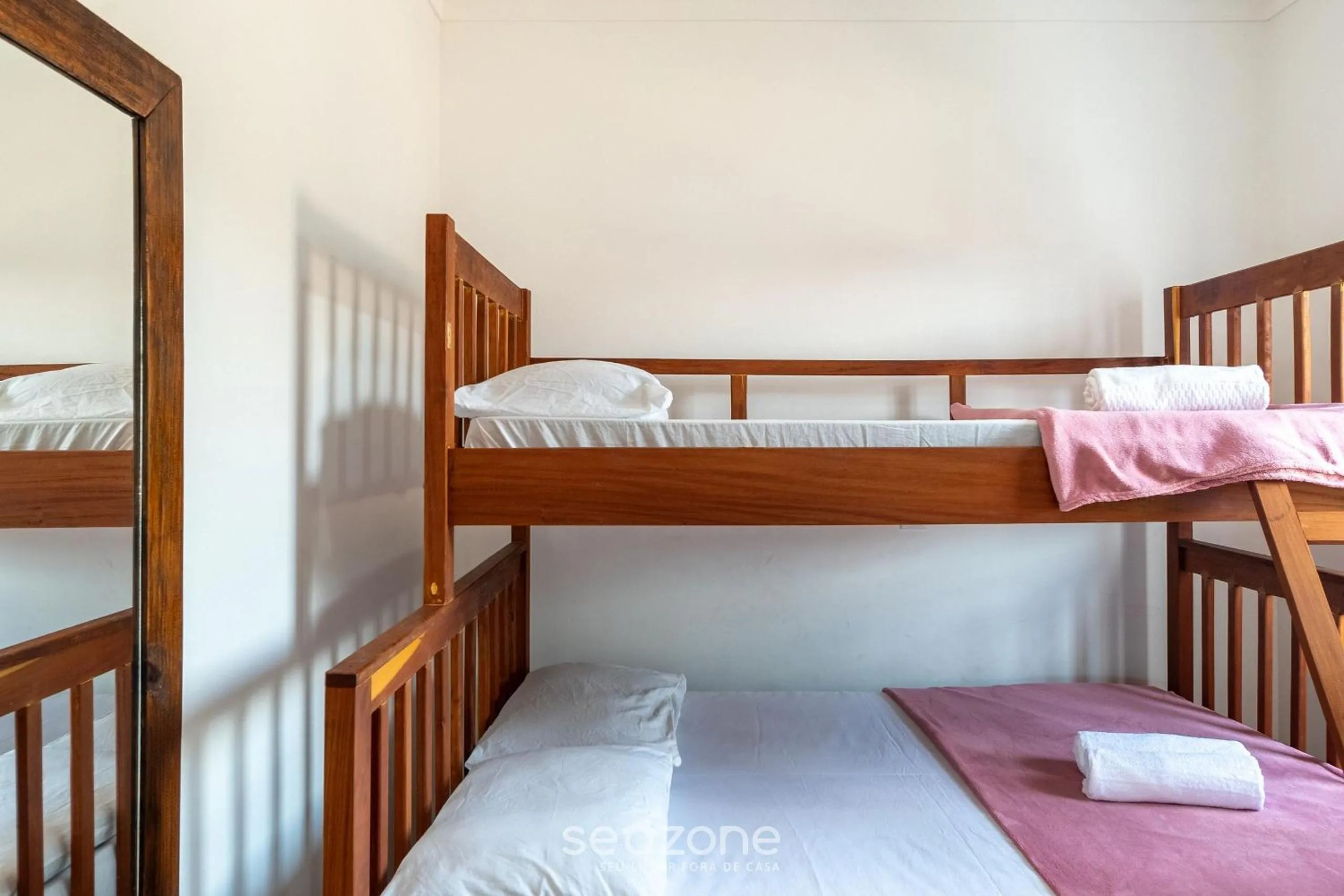 Bedroom, Bed in RJI - Apartamentos próximos da praia de Itaguá