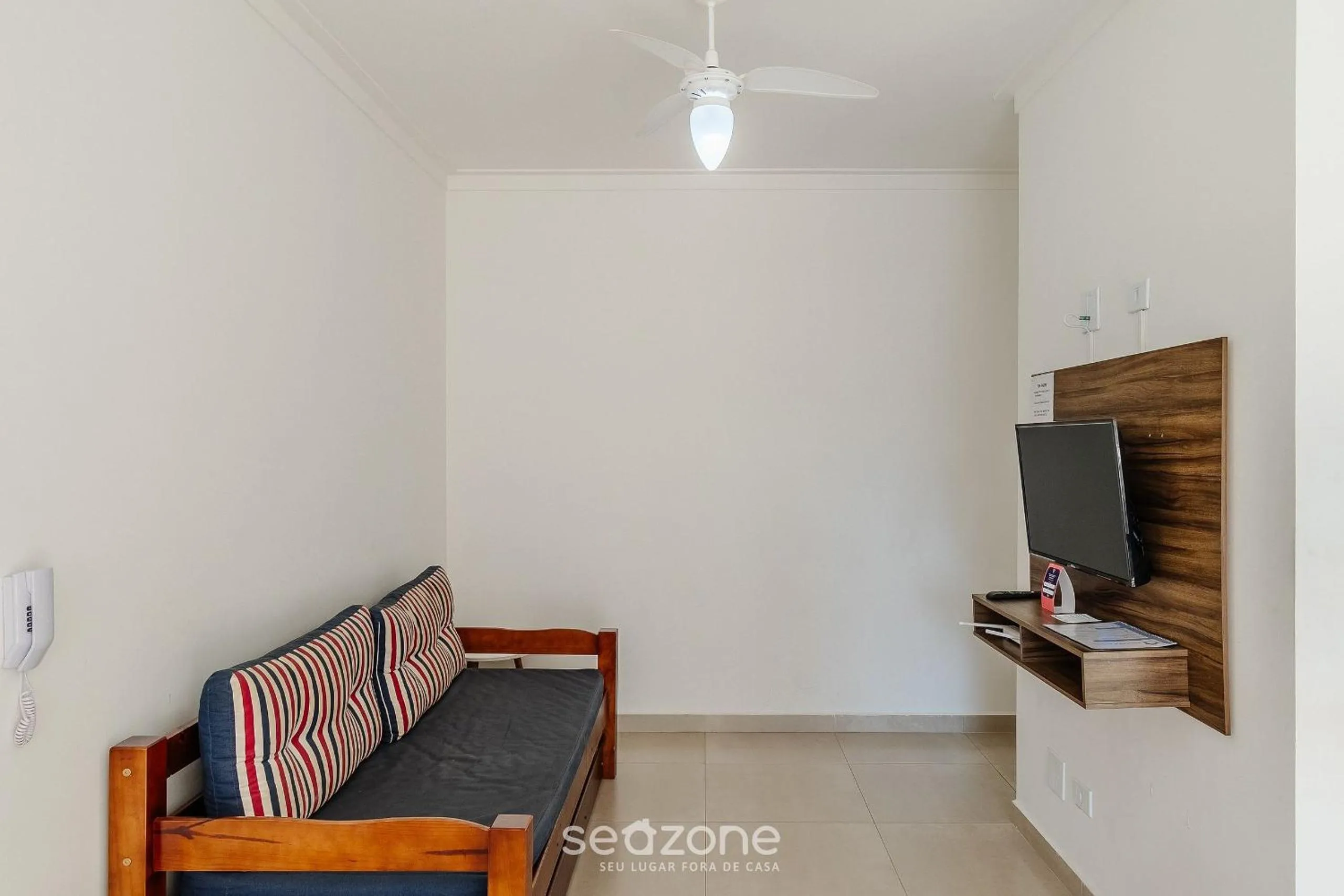 TV and multimedia in RJI - Apartamentos próximos da praia de Itaguá