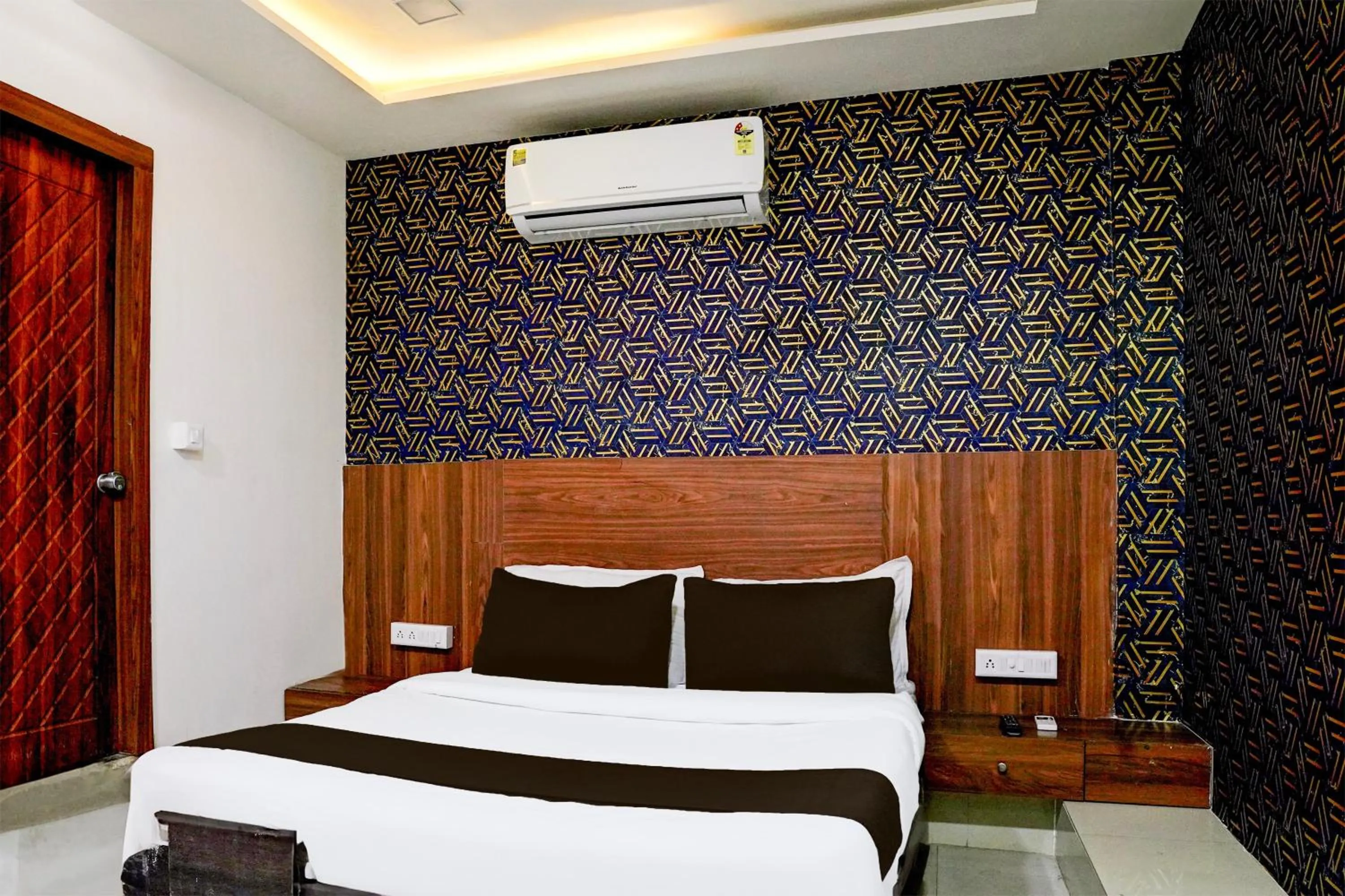 Bedroom, Bed in Hotel O by OYO Angel Park