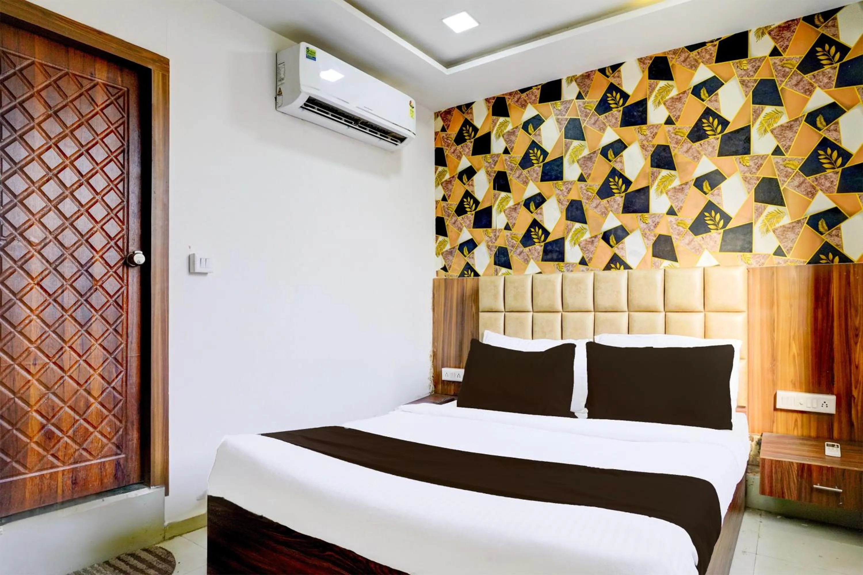 Bedroom, Bed in Hotel O by OYO Angel Park