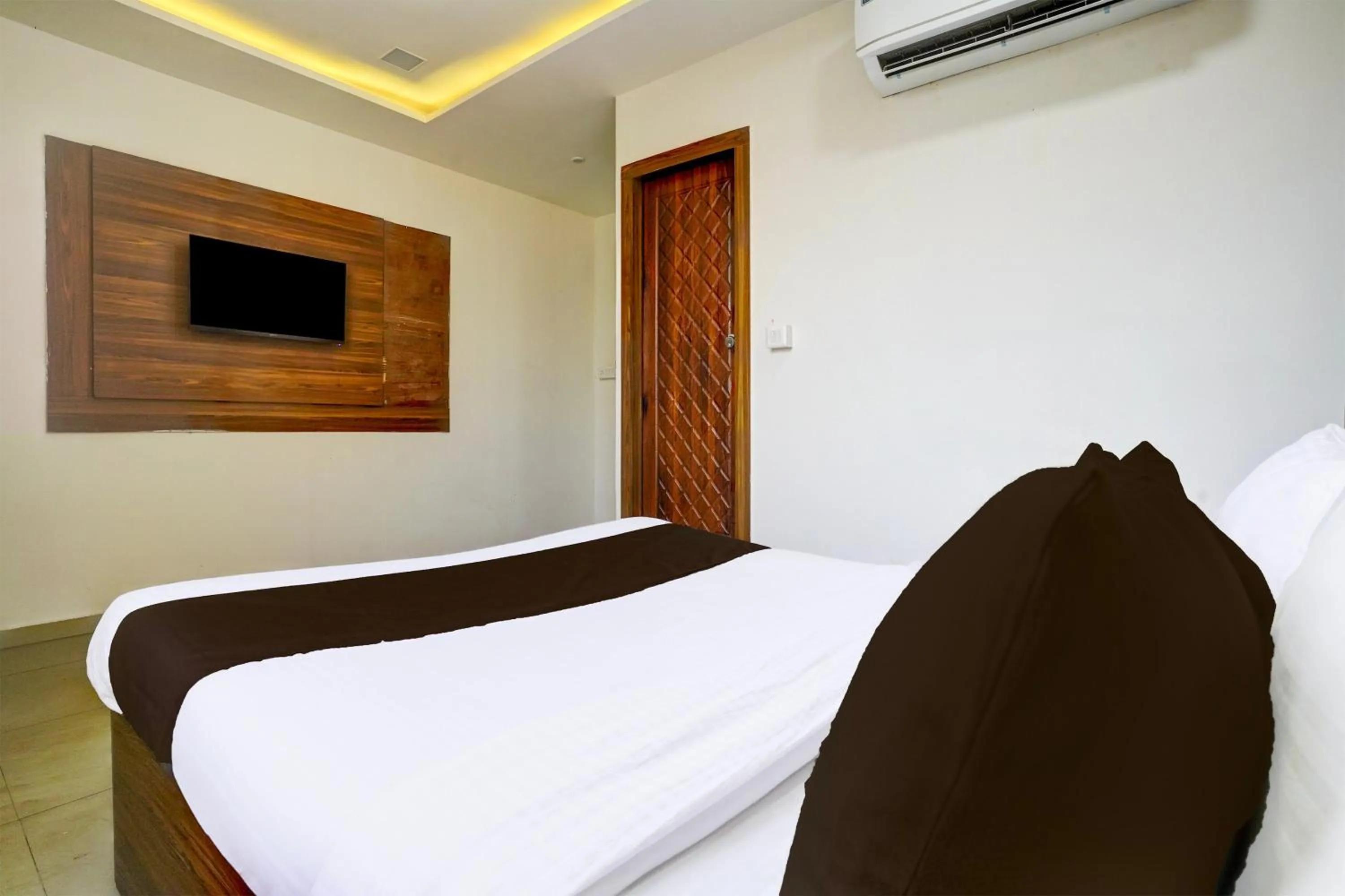 Facade/entrance, Bed in Hotel O by OYO Angel Park