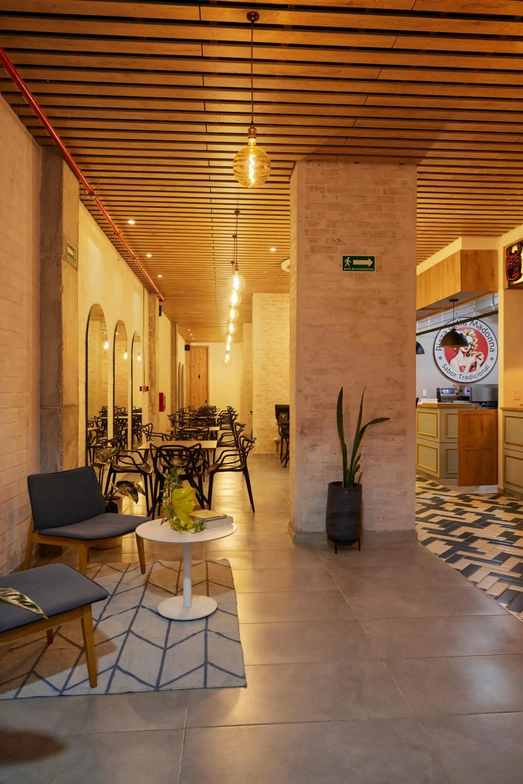 Restaurant/places to eat in Altio Hotel