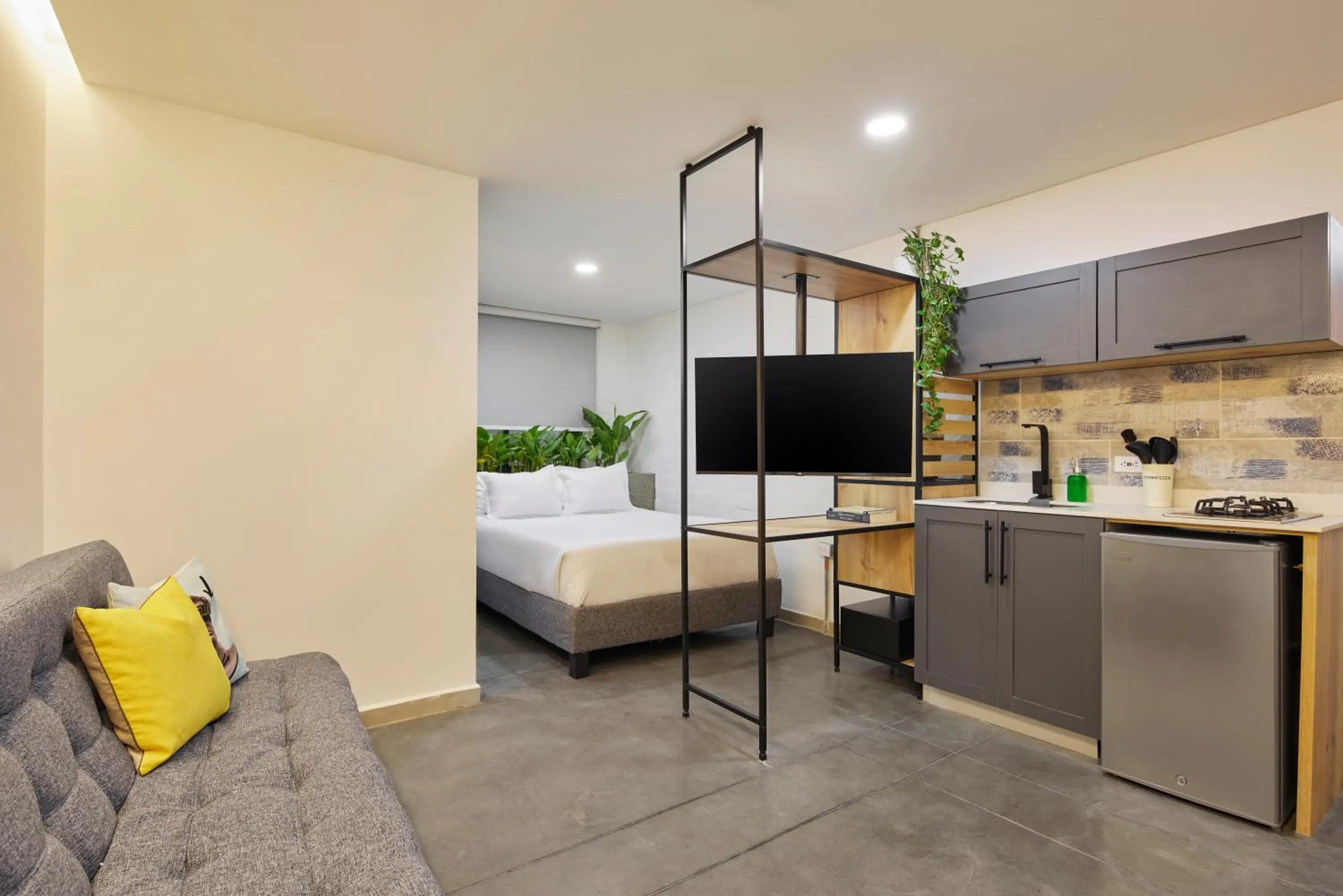 Communal lounge/ TV room, Bed in Altio Hotel