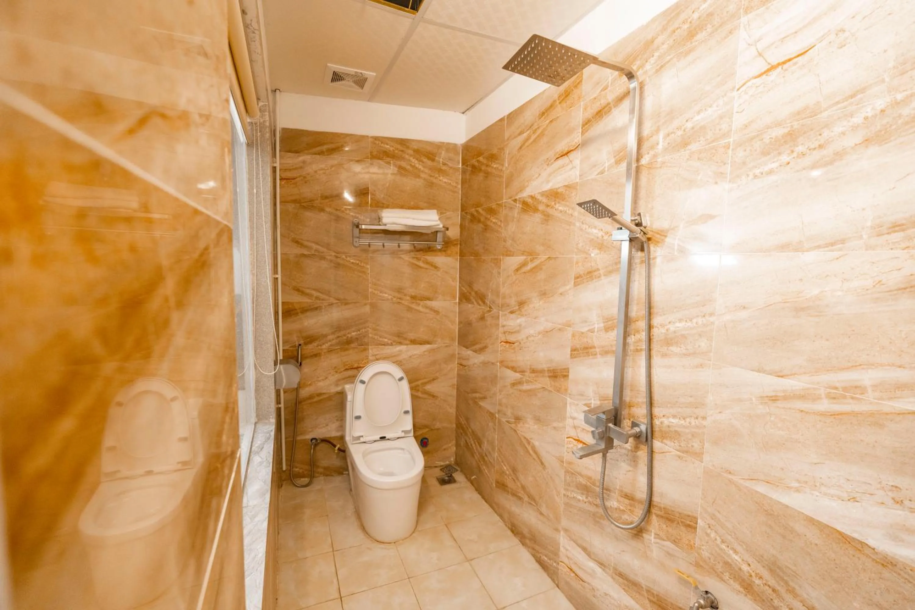 Toilet in Biển Đông COMPLEX