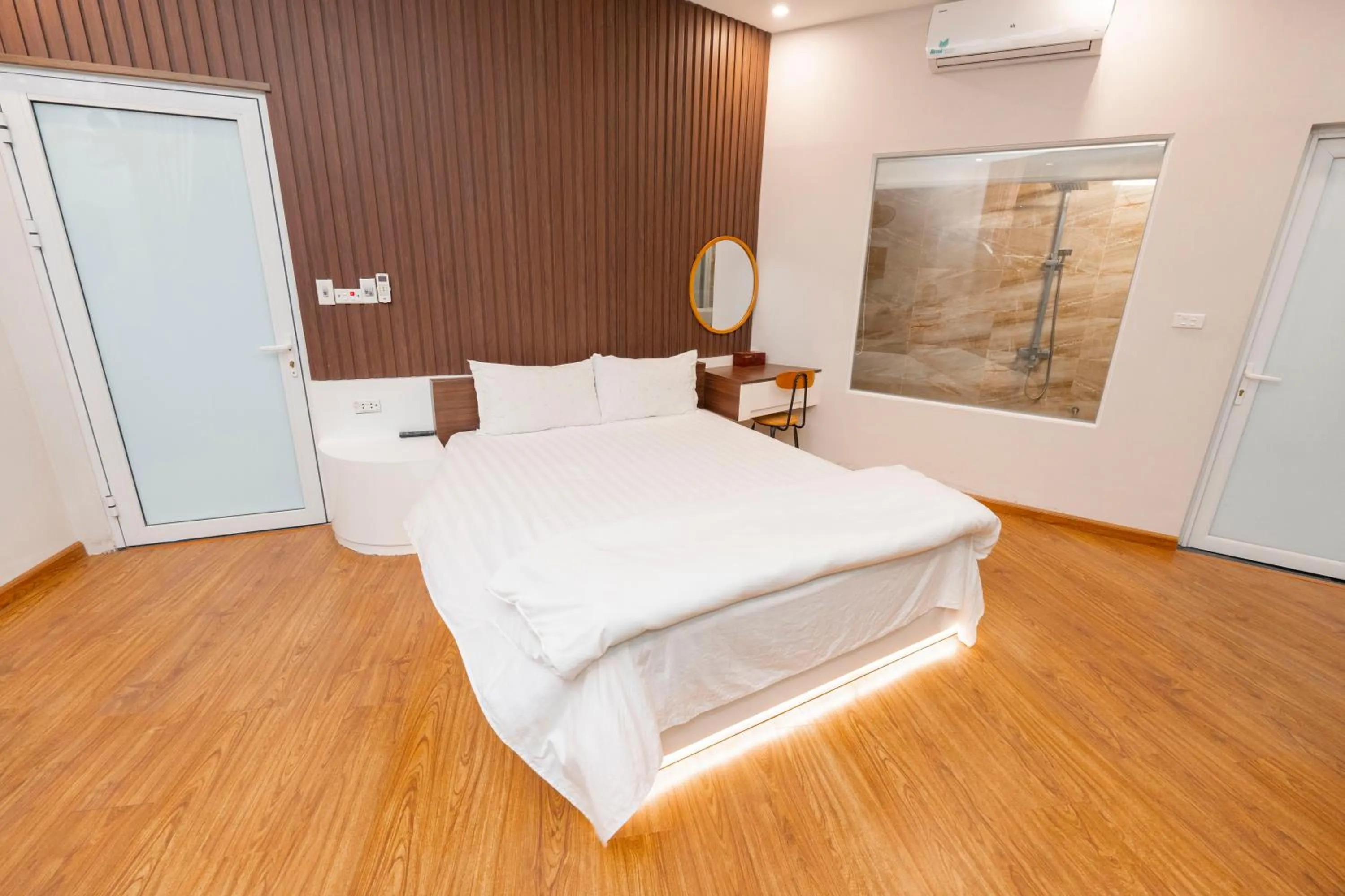 Bed in Biển Đông COMPLEX