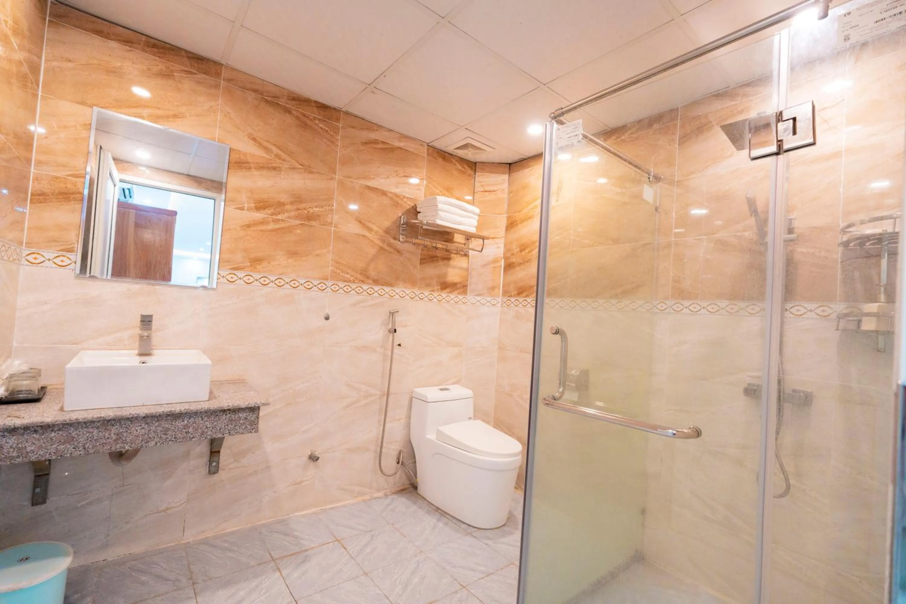 Toilet in Biển Đông COMPLEX