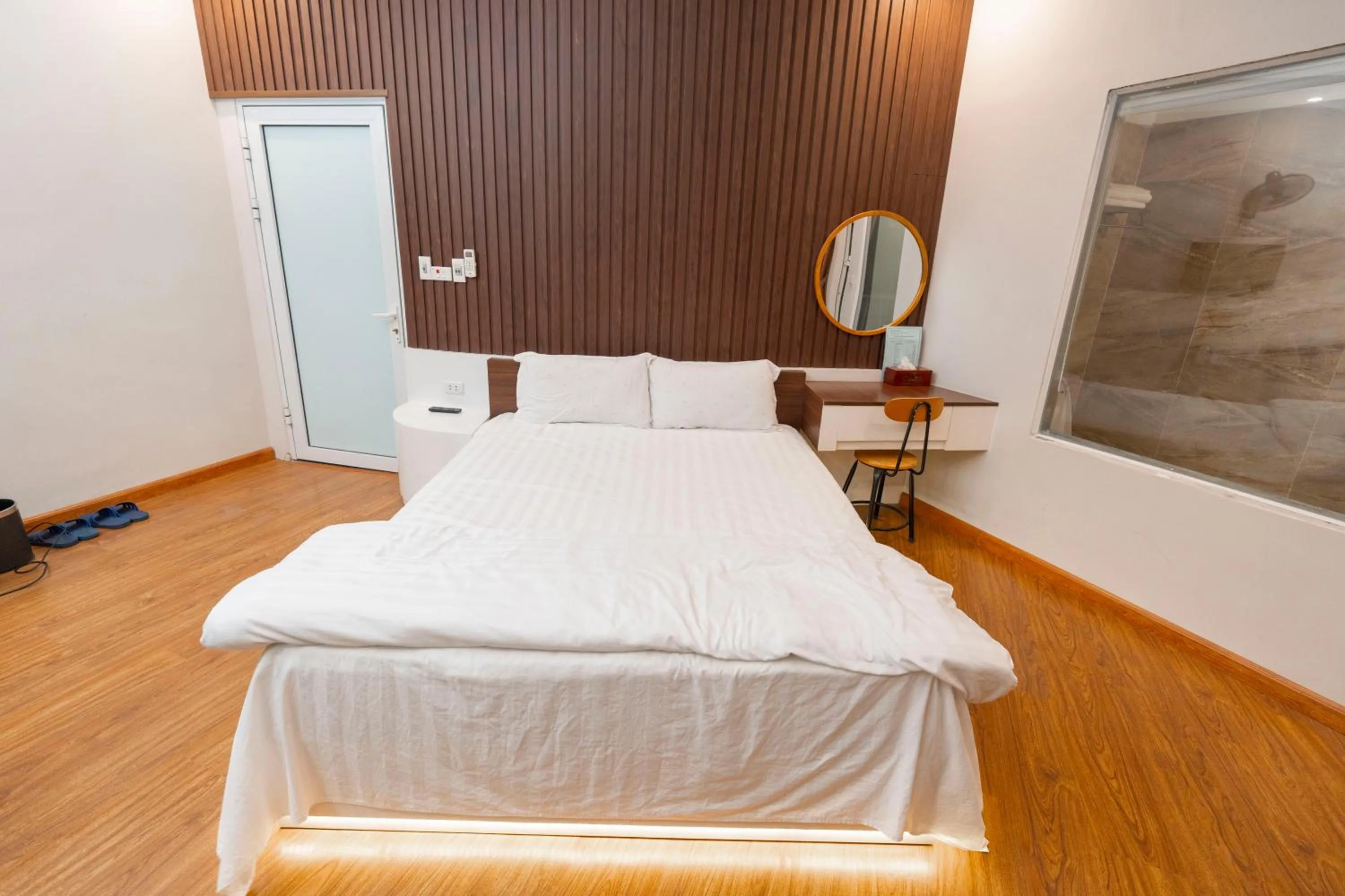 Bed in Biển Đông COMPLEX