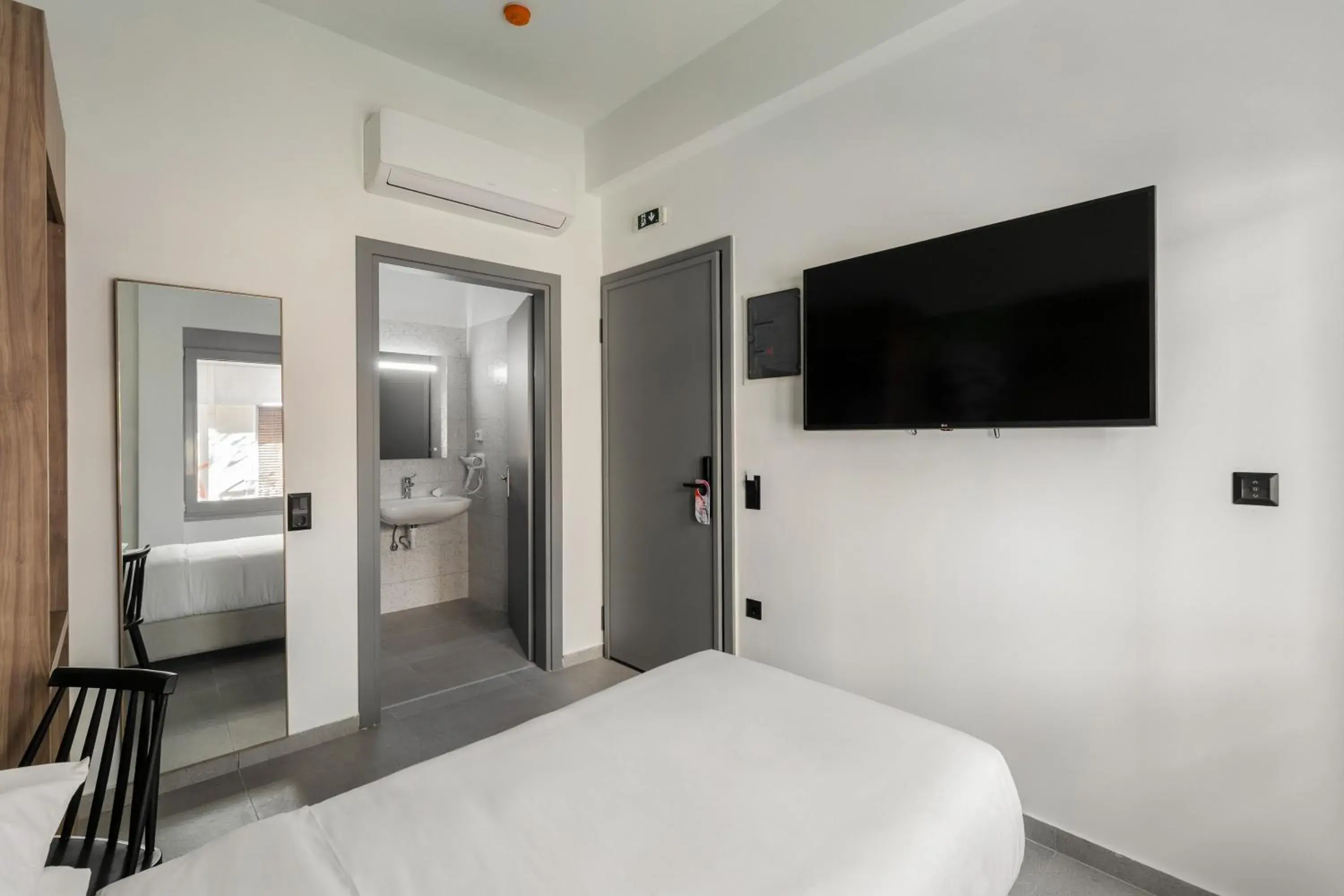 Budget Single Room - single occupancy in The Q Hotel Budget Single Room - single occupancy in The Q Hotel