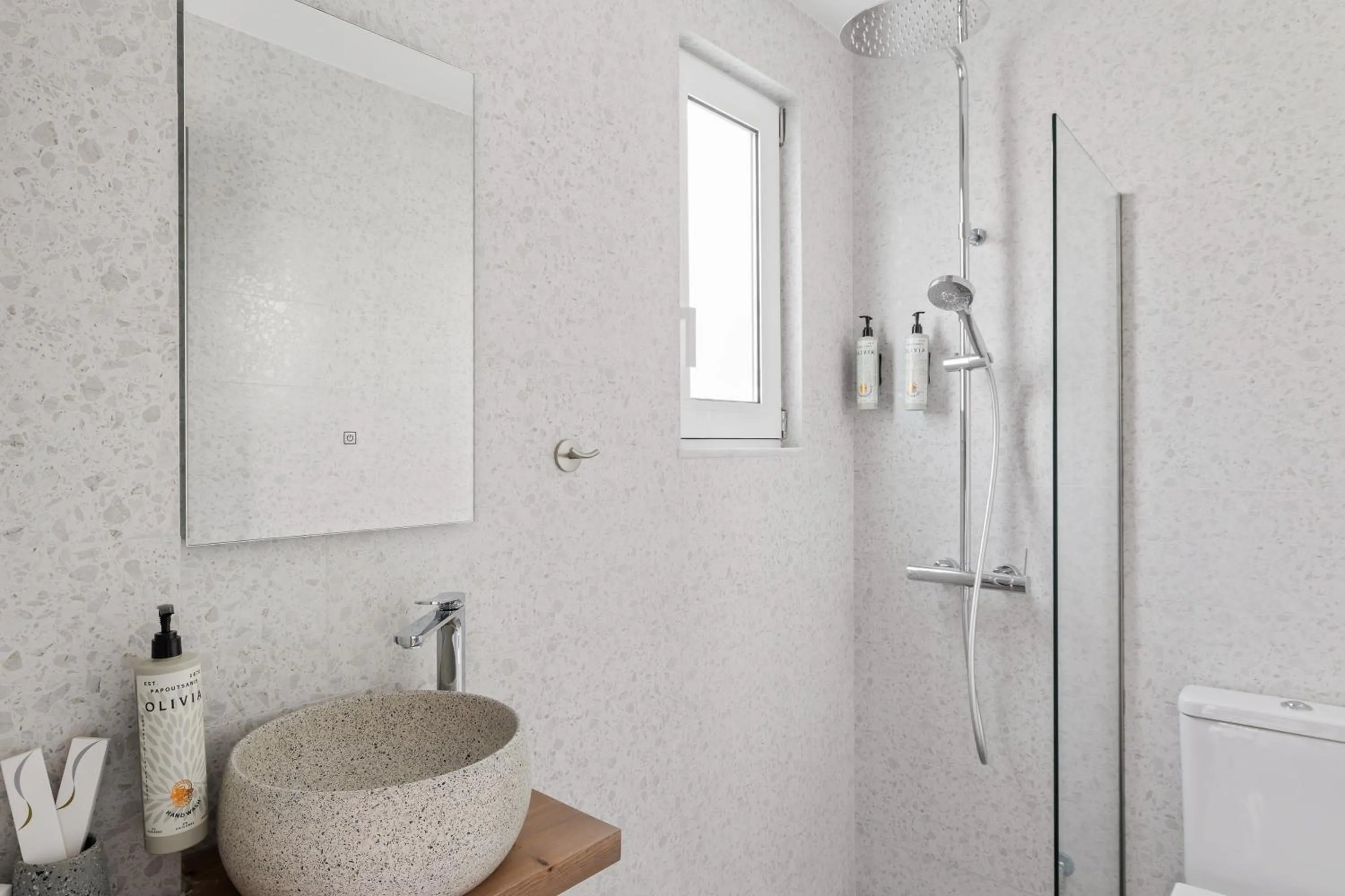 Shower in The Q Hotel