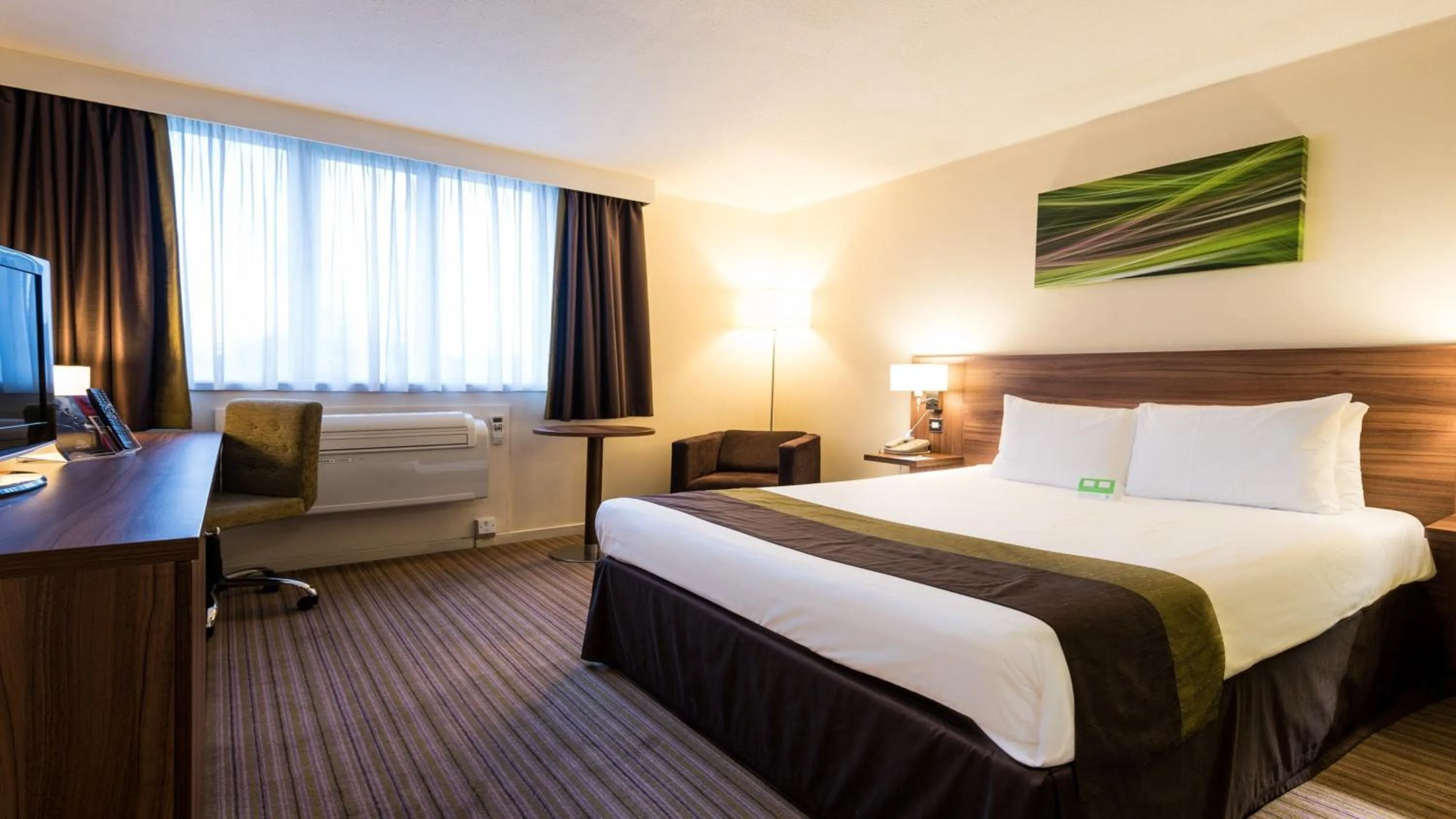 Photo of the whole room, Bed in Holiday Inn Slough Windsor by IHG