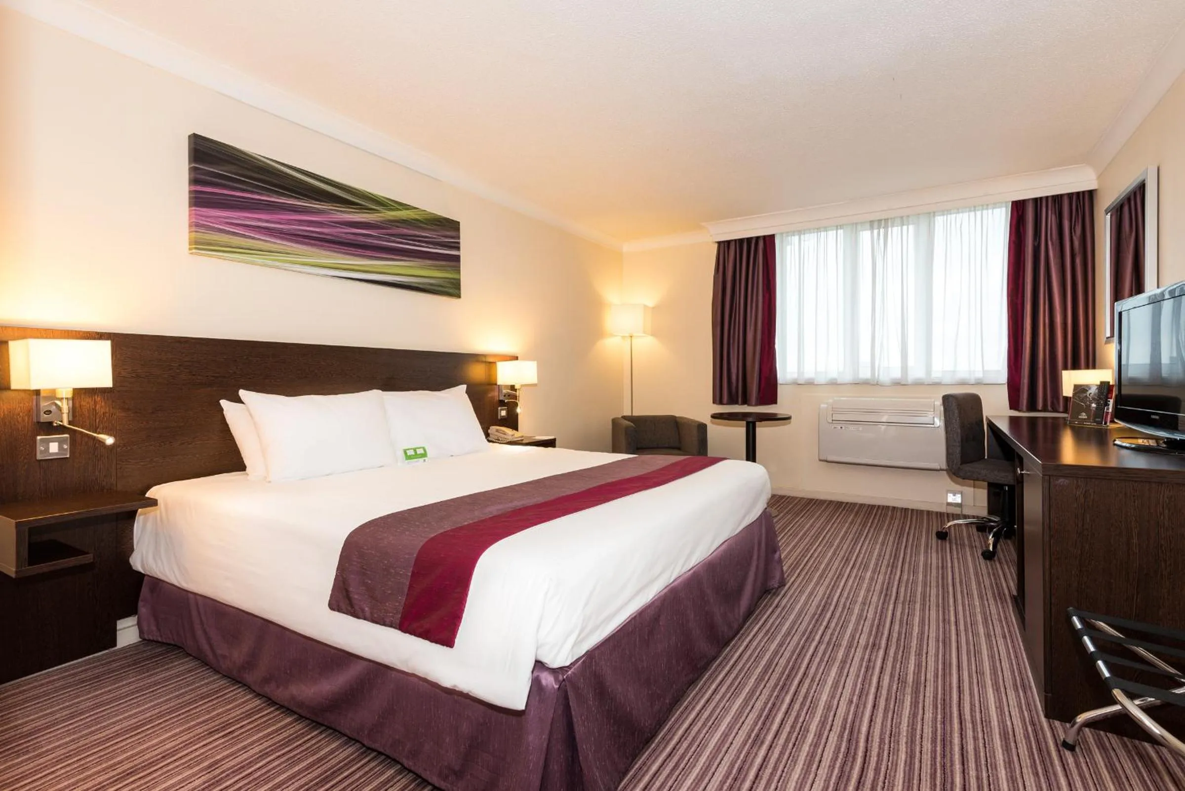 Bed in Holiday Inn Slough Windsor by IHG