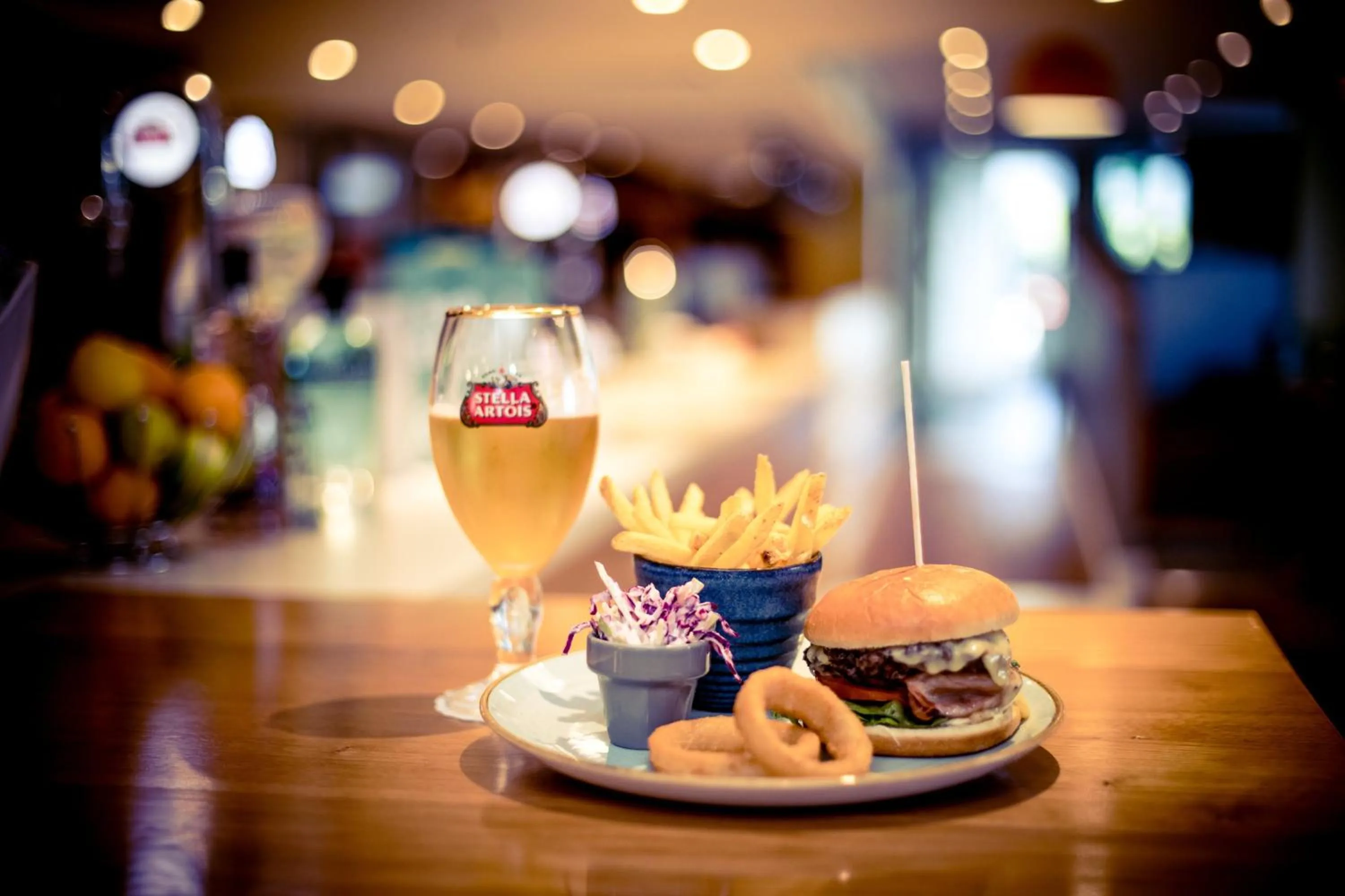 Lounge or bar in Holiday Inn Slough Windsor by IHG