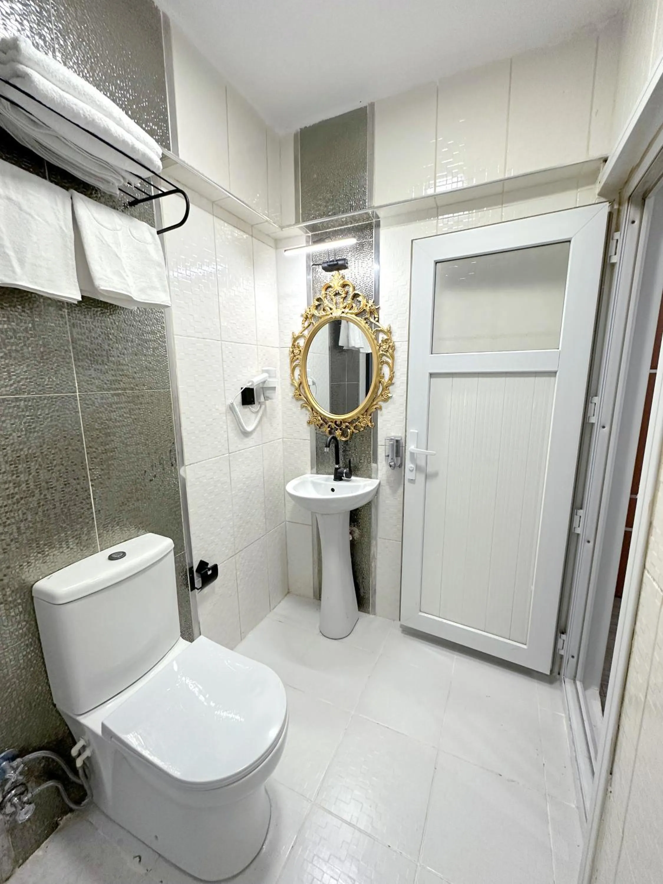 Toilet in Menesa Hotel