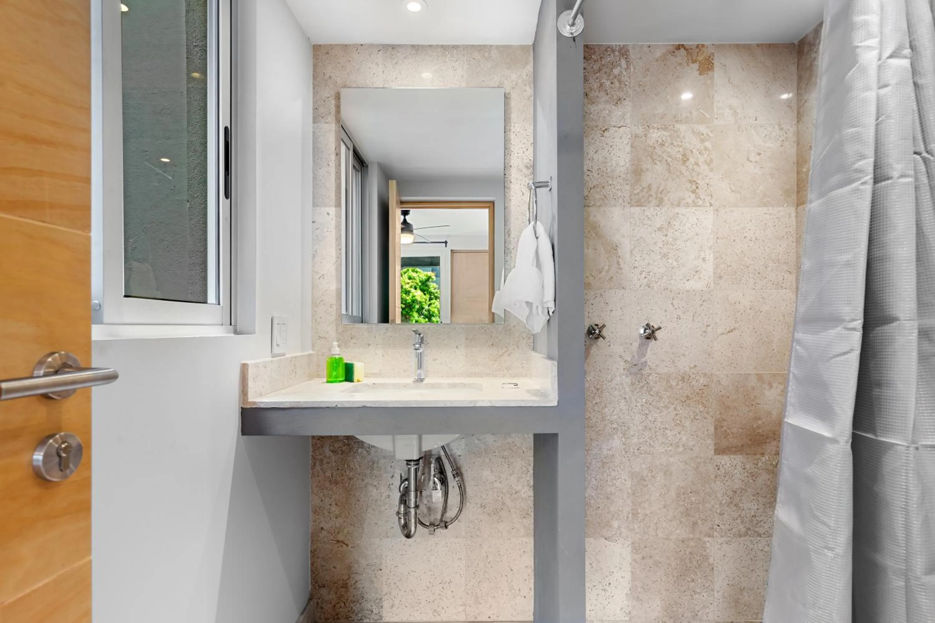 Bathroom in Hacienda Santa Barbara by Homi Rent