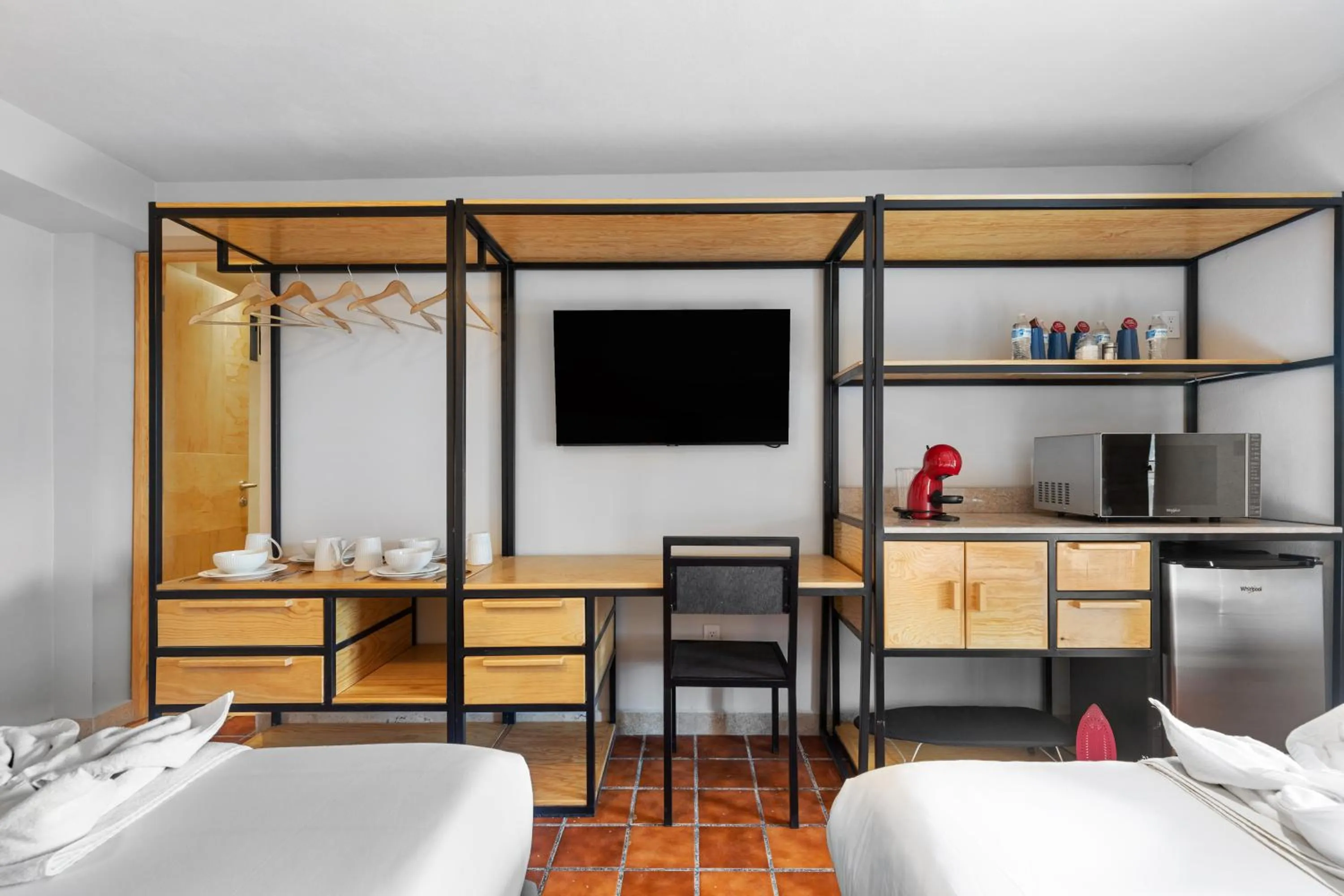 TV and multimedia, Bed in Hacienda Santa Barbara by Homi Rent