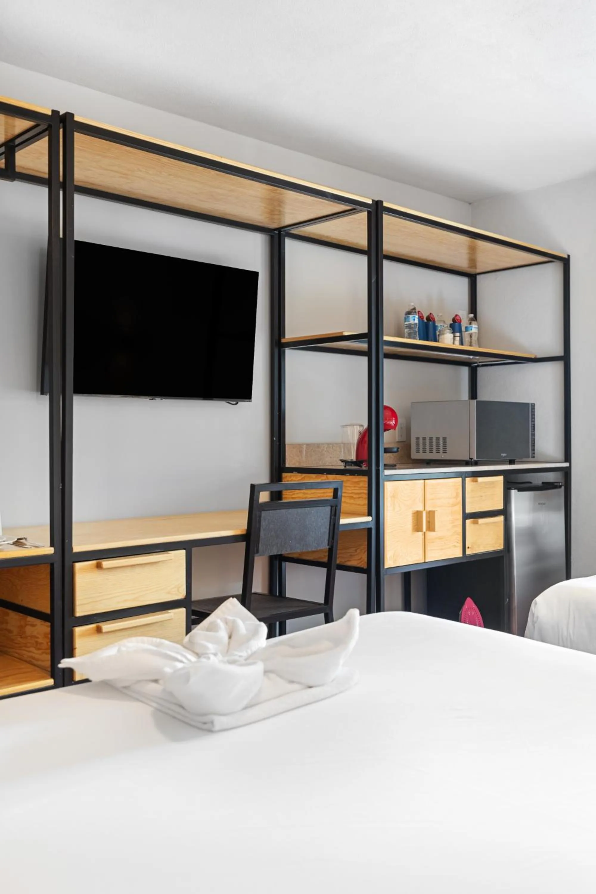 TV and multimedia, Bed in Hacienda Santa Barbara by Homi Rent