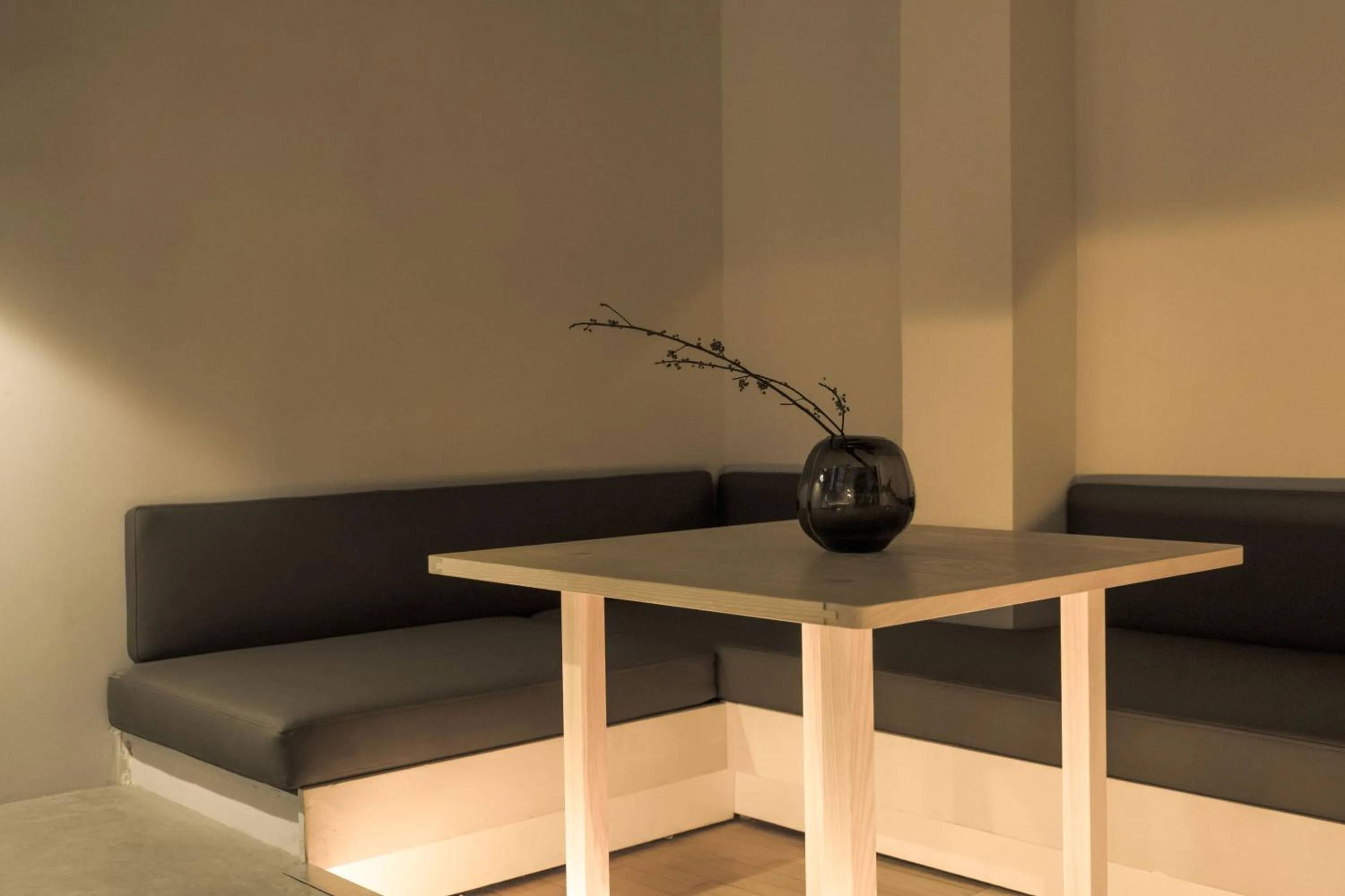 Living room in kodō hotel - Heart of LA Arts District