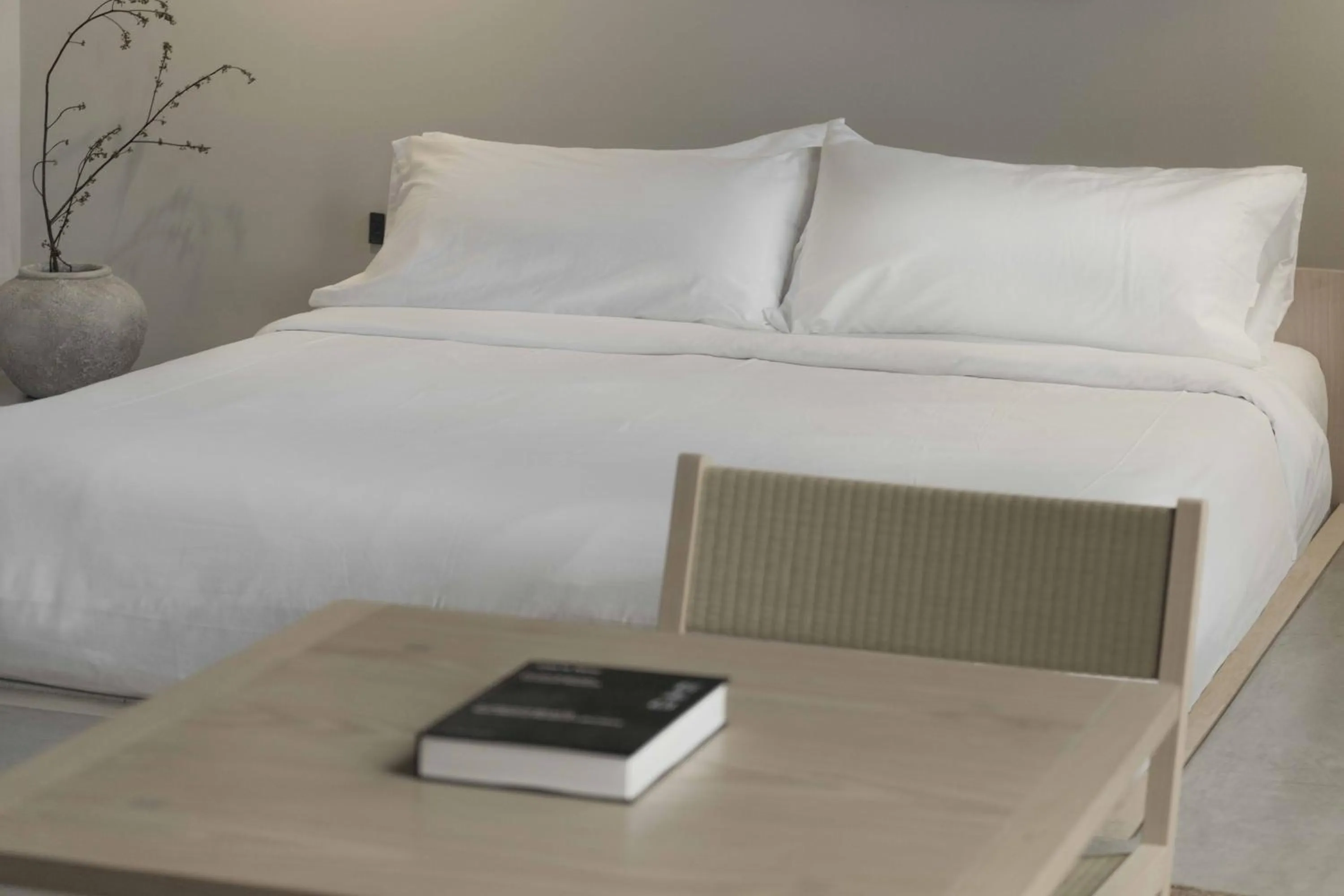 Bed in kodō hotel - Heart of LA Arts District